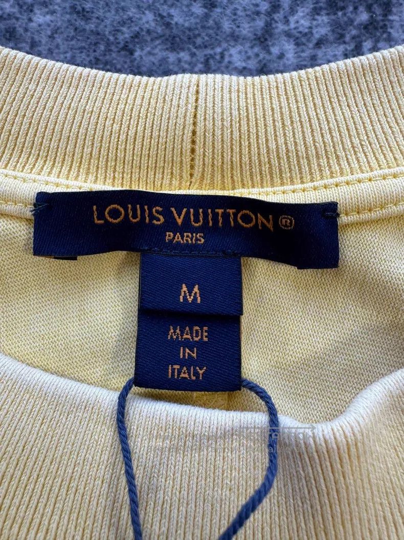 Louis Vuitton Louis Vuitton Yellow Chain Short Sleeve Size M / US 6-8 / IT 42-44 - 3 Thumbnail