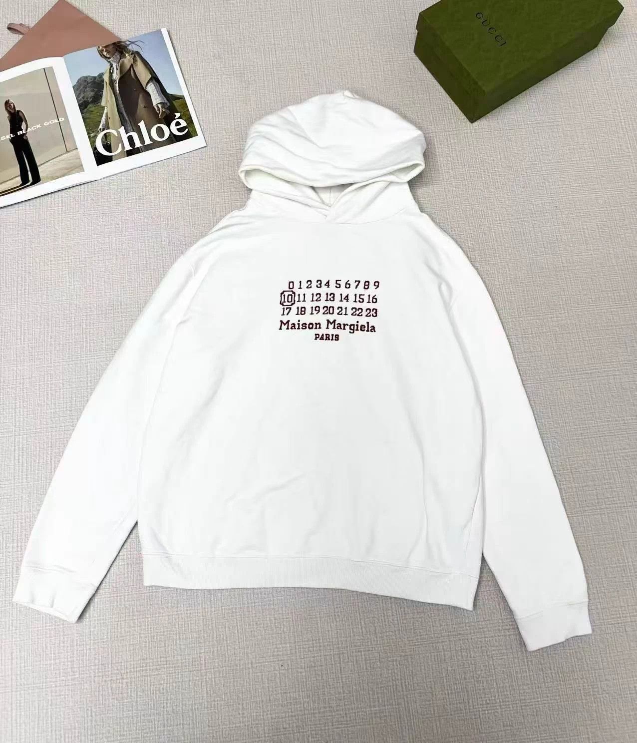 Maison Margiela Maison Margiela White 0-23 Red Embroidered Hoodie Size US S / EU 44-46 / 1 - 1 Thumbnail