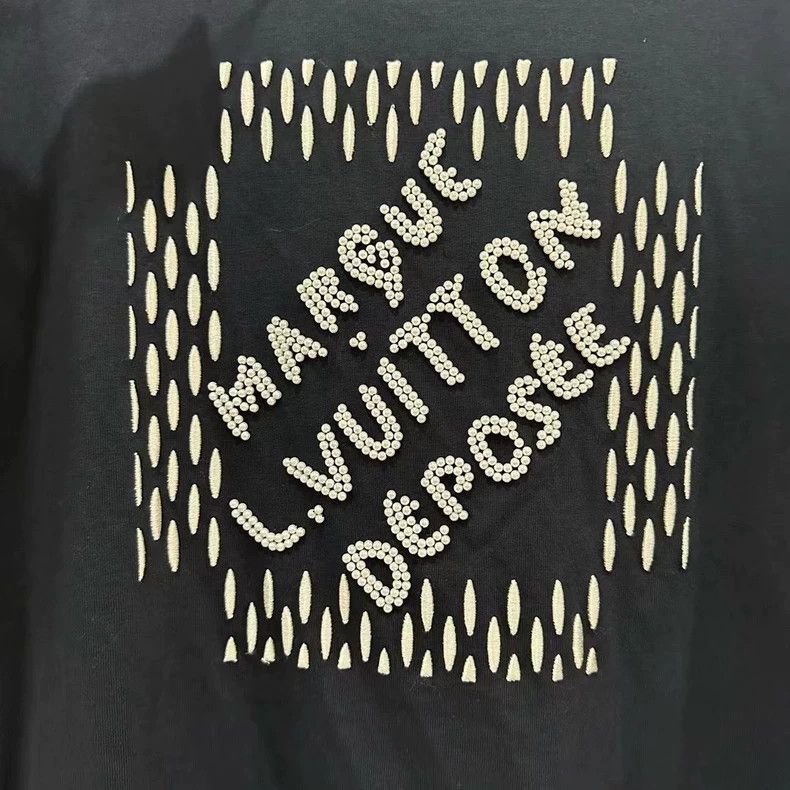 Louis Vuitton Louis Vuitton Beaded logo short sleeves Size US XXL / EU 58 / 5 - 6 Thumbnail