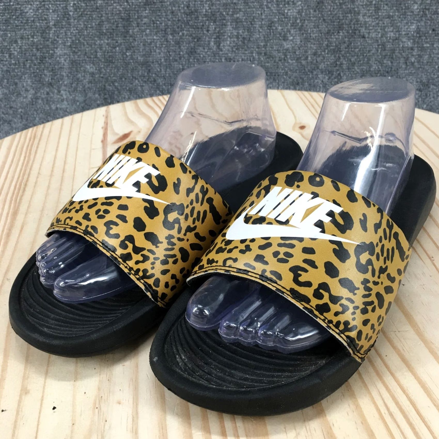 Nike Nike Sandals Women Victori One Slide Cheetah Print Yellow Flat Slip-On Casual Size US 9 / IT 39 - 6 Thumbnail