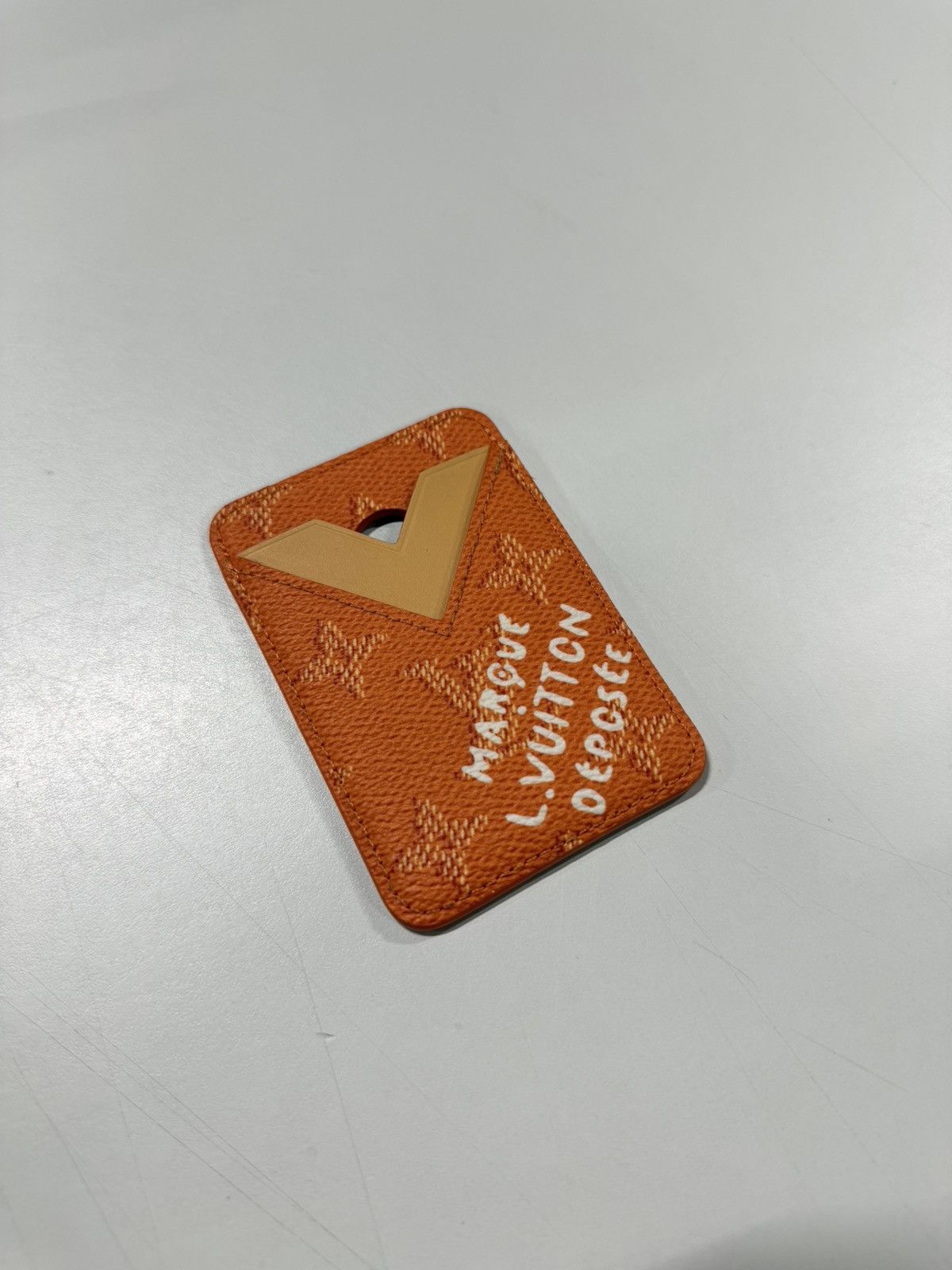 Louis Vuitton Louis Vuitton Magnetic Iphone Card Holder NEW 550$ Size ONE SIZE - 2 Thumbnail