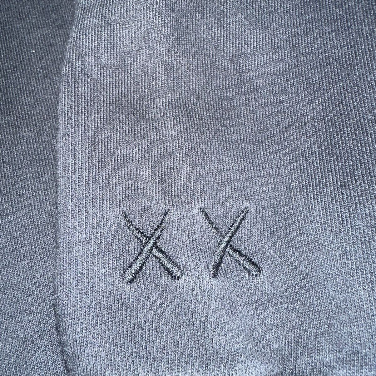 Kaws × Uniqlo KAWS X Sesame Street UT Uniqlo Sweatshirt Black Crewneck Size US M / EU 48-50 / 2 - 2 Thumbnail