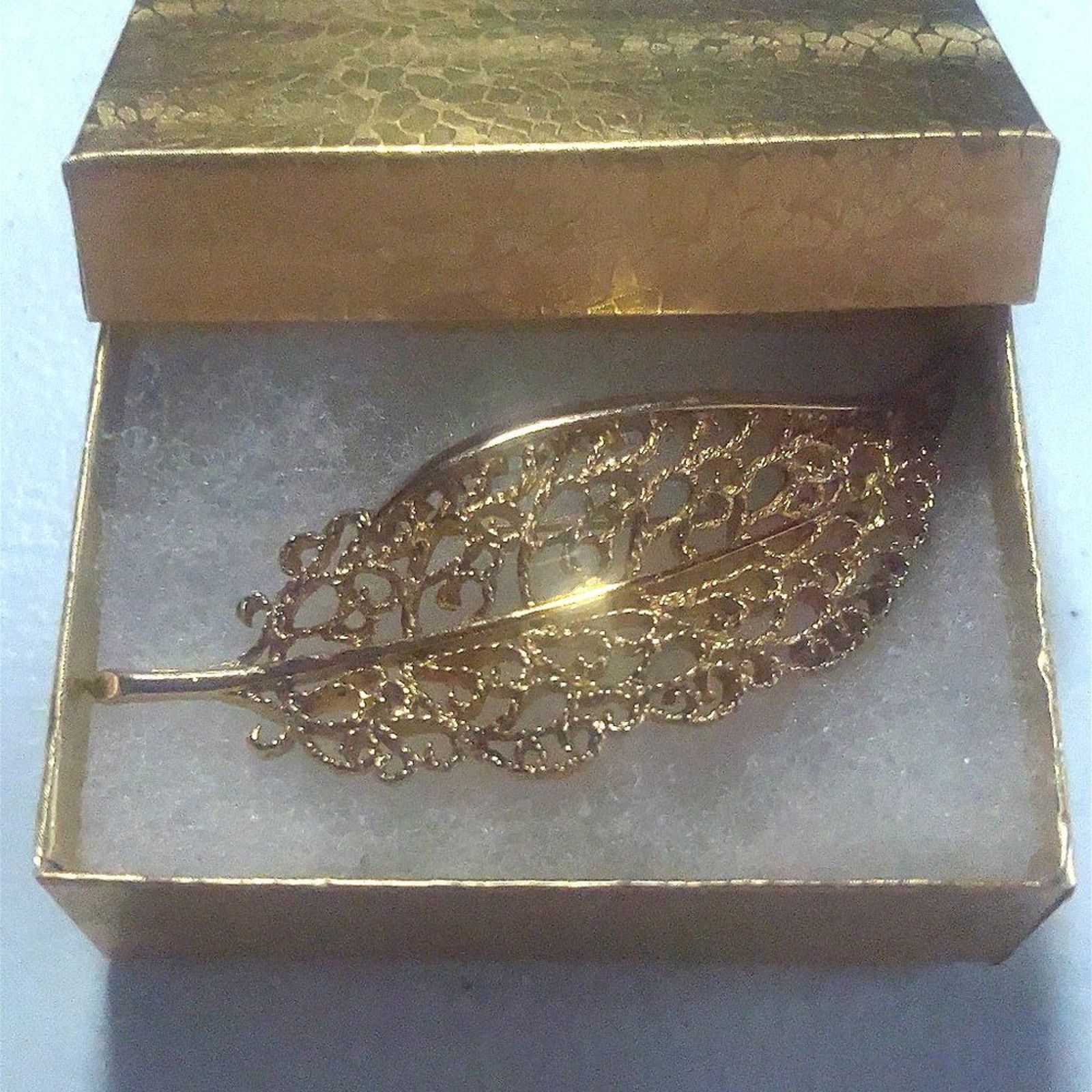Monet Vintage - Monet - Filigree Gold Tone Leaf Brooch Pin Size ONE SIZE - 1 Thumbnail
