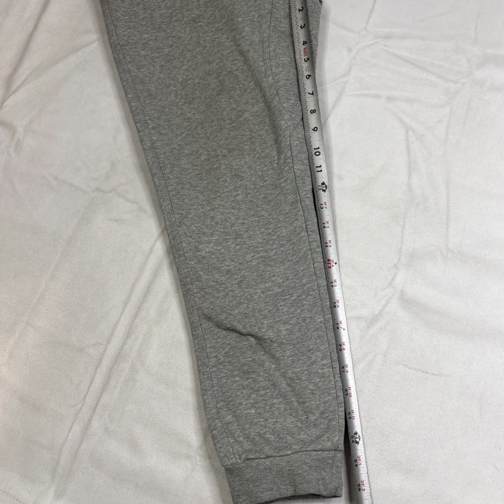 Nike Nike Sweatpants Jogger Elastic Cuffs Tapered Gray M Men’s Medium Activewear Best Nike Shirt? Size US 31 - 7 Thumbnail