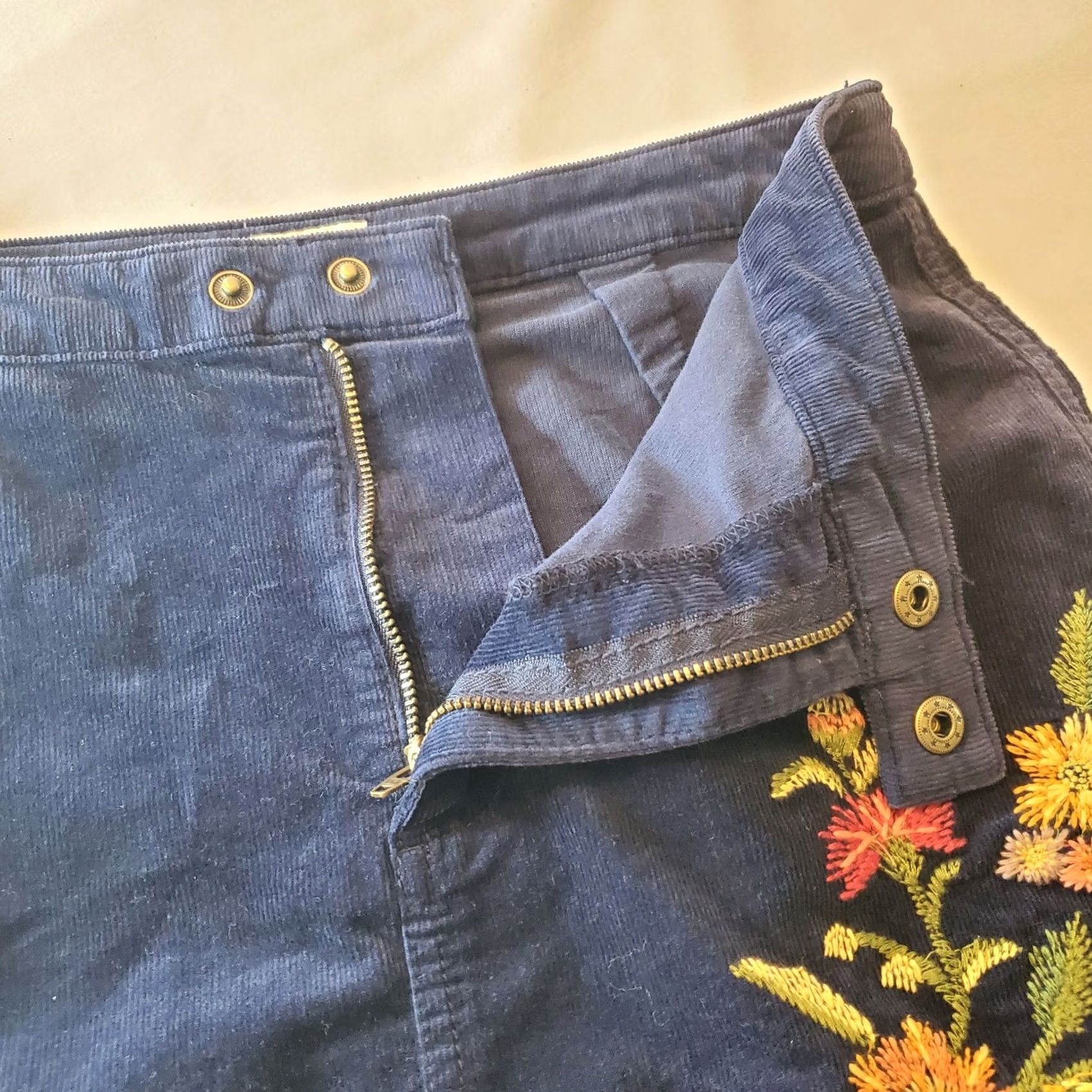 Mossimo Vintage Mossimo Y2K Blue Corduroy Embroidered Mini Skirt Sz 4 Boho Hippie Fall Size 27" / US 4 / IT 40 - 5 Thumbnail