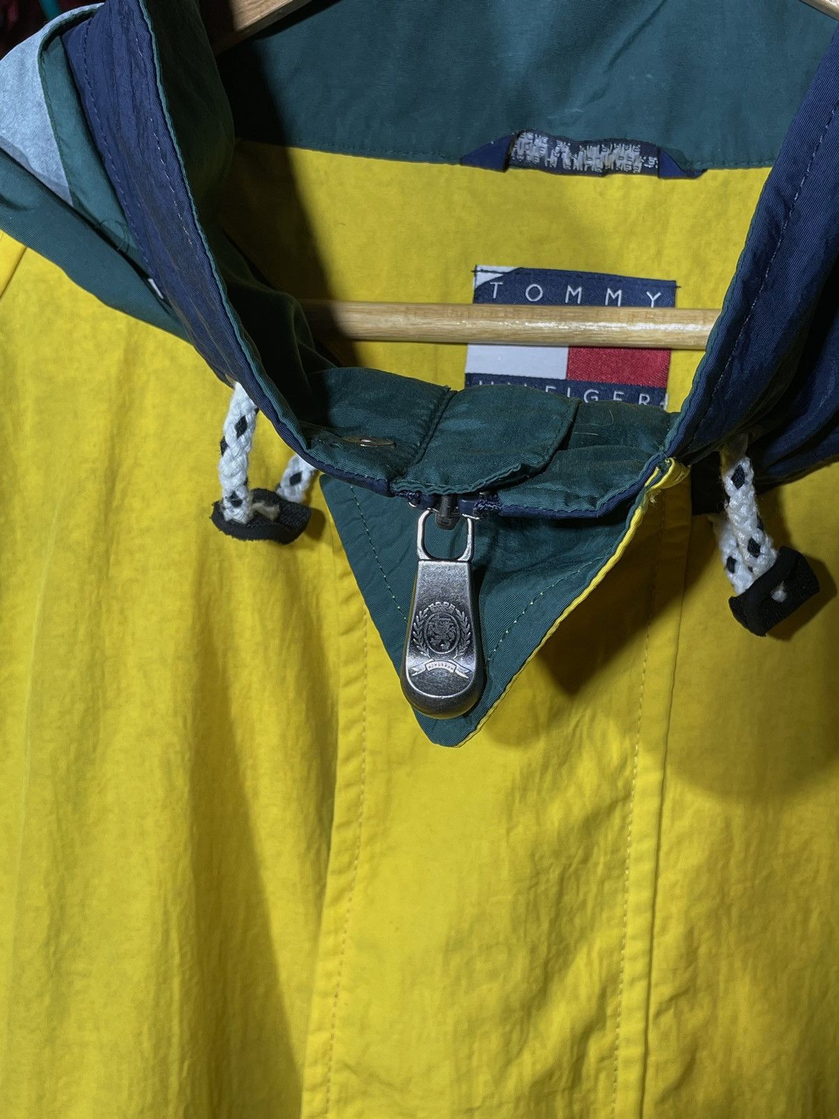 Tommy Hilfiger Jacket Tommy Hilfiger Spell Out 90’s Vintage Size US XL / EU 56 / 4 - 4 Thumbnail
