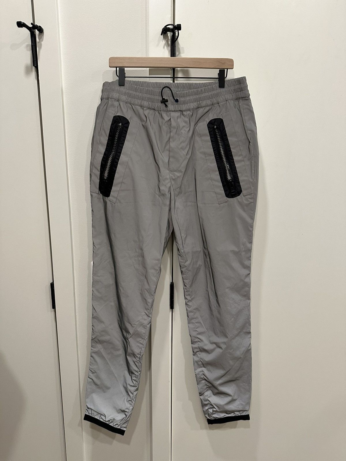 Moncler Moncler reflective pants Size US 34 / EU 50 - 1 Thumbnail