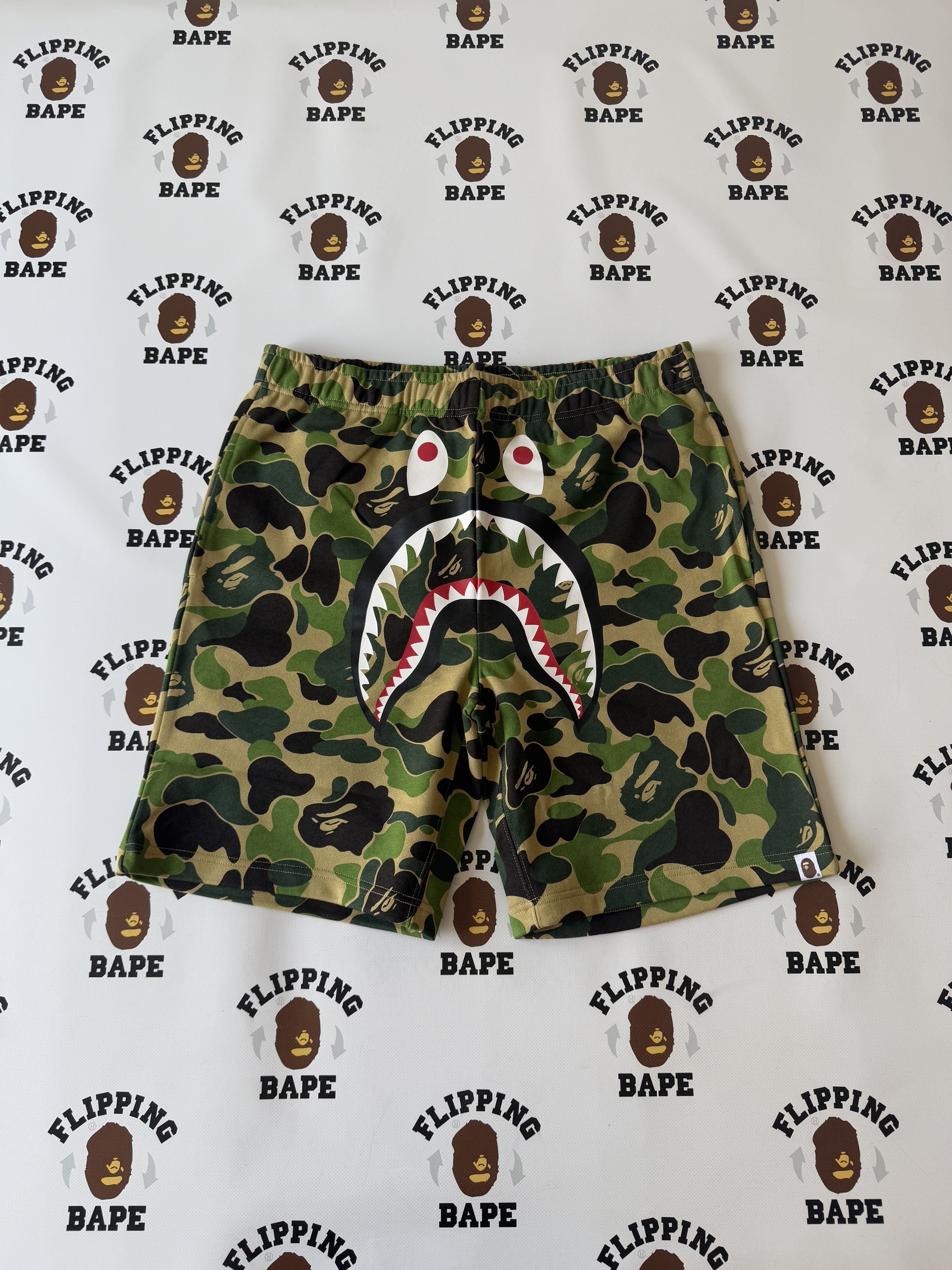 Bape BAPE ABC CAMO SHARK SWEAT SHORTS Size US 36 / EU 52 - 1 Thumbnail