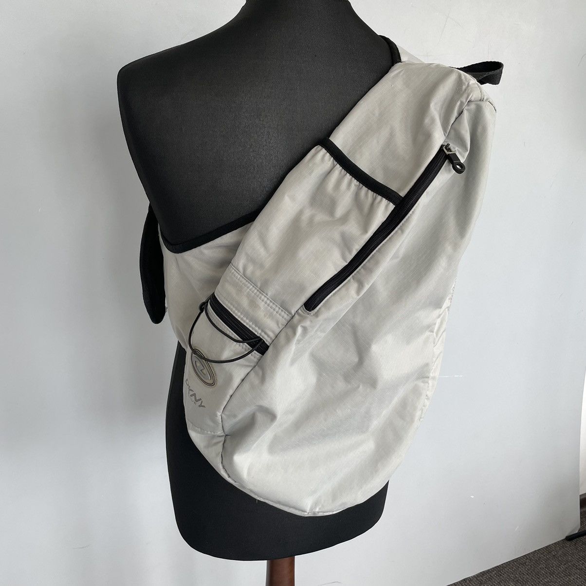 DKNY × Vintage Vintage slim bag DNKY white style y2k Size ONE SIZE - 2 Thumbnail