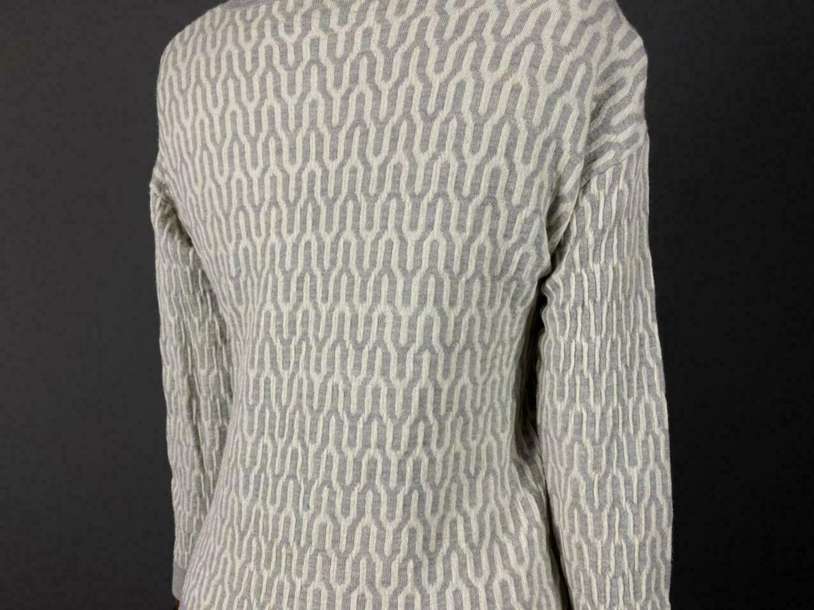 Designer Ladies Allude Grey V-Neck Wool Long Sleeve Sweater Size M Size M / US 6-8 / IT 42-44 - 8 Thumbnail