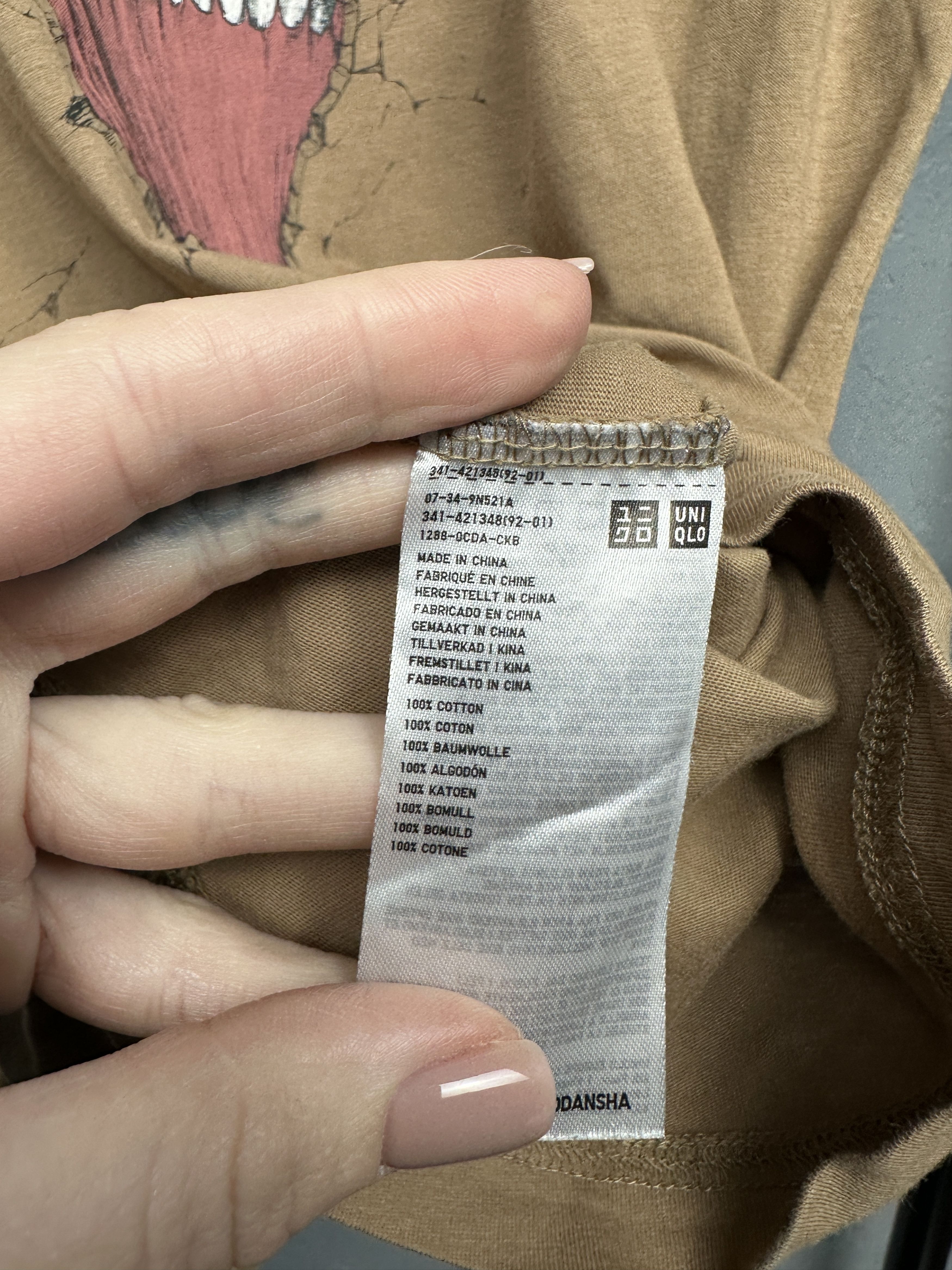 Uniqlo Uniqlo U Utility Attack On Titan Mens T-Shirt Size US M / EU 48-50 / 2 - 5 Thumbnail