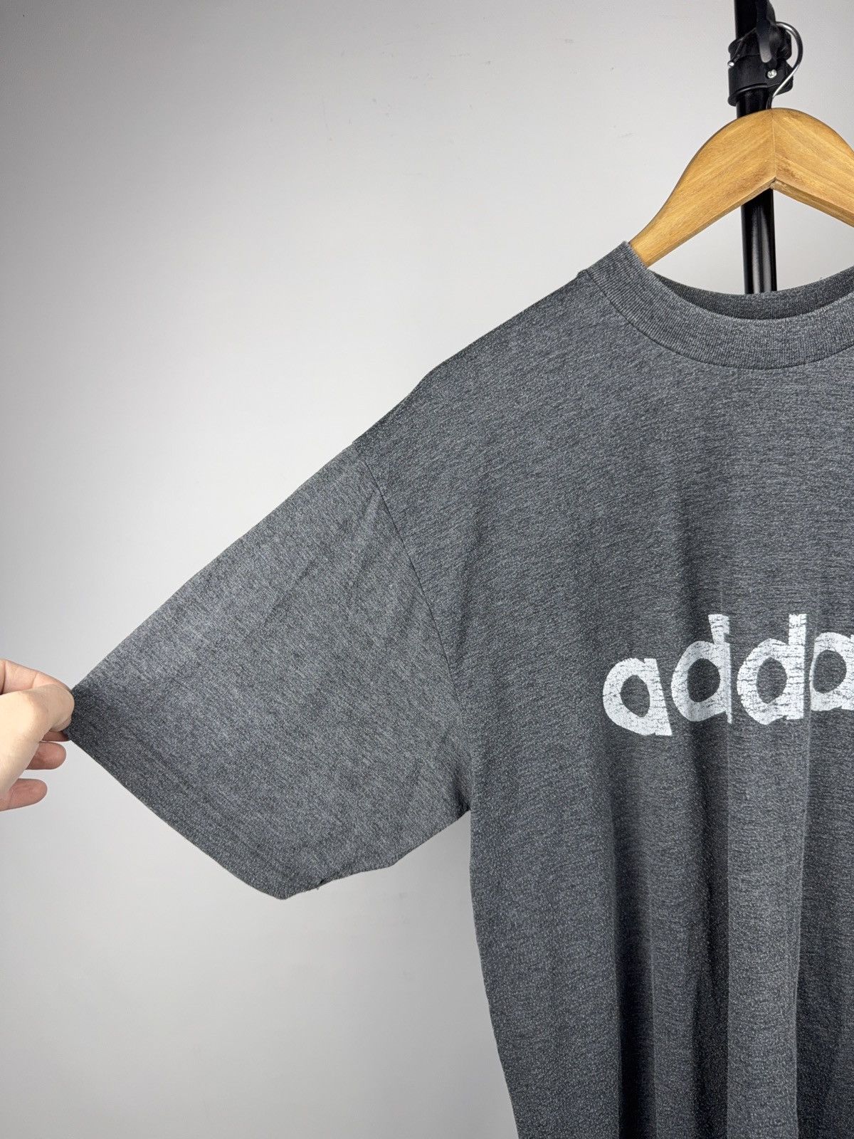 Adidas 90s Retro Adidas Vintage Cracked Logo Graphic Tee Grey L Size US L / EU 52-54 / 3 - 4 Thumbnail