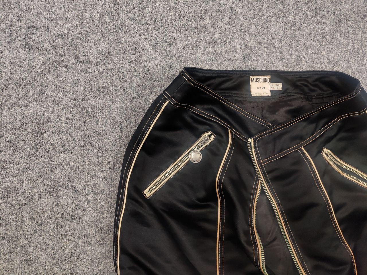 Moschino Vintage 90's Moschino shiny mini skirt heart-shaped zip Y2K Size 30" / US 8 / IT 44 - 6 Thumbnail
