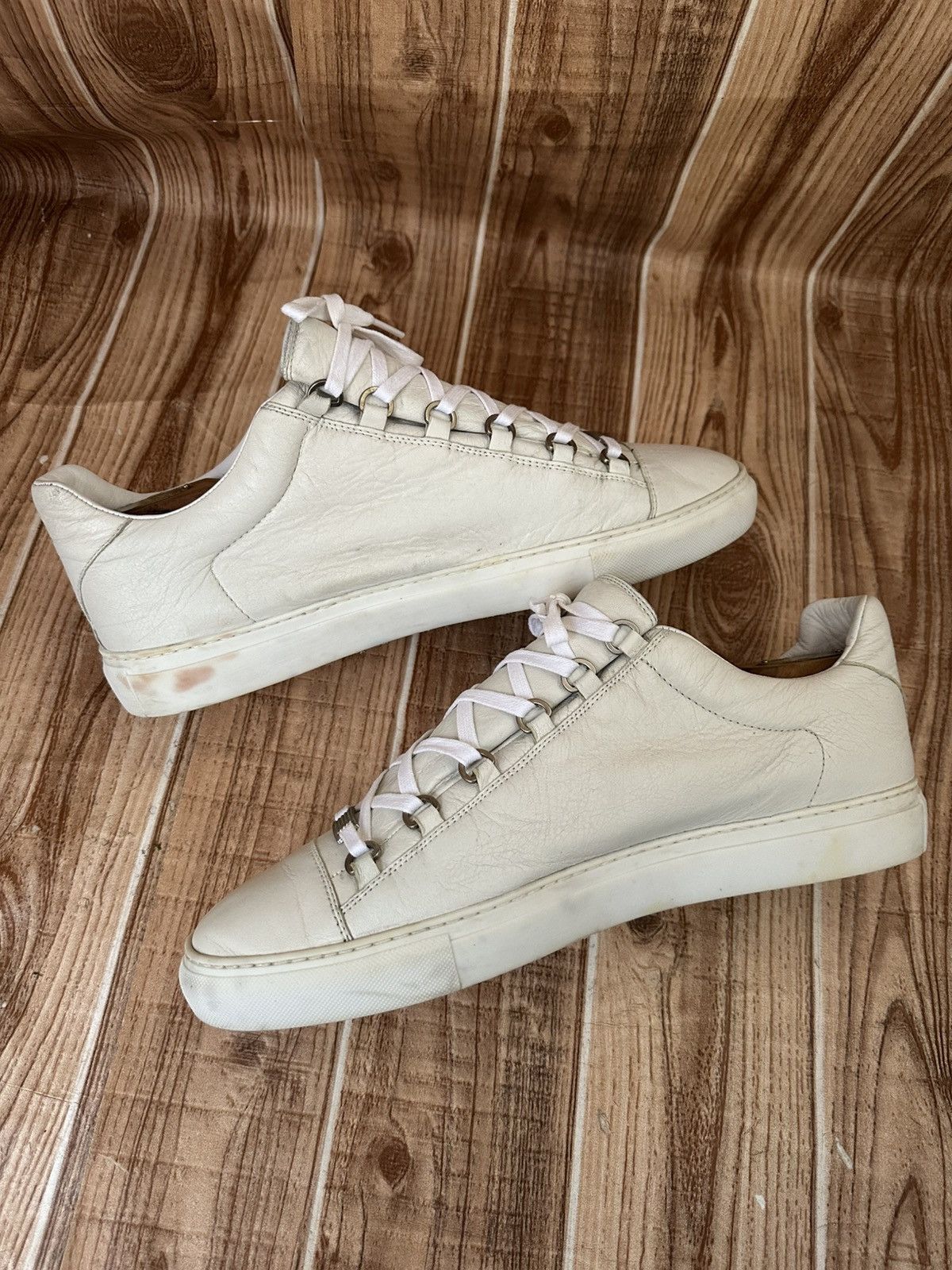 Balenciaga Balenciaga Arena Cracked White Leather Lowtop Sneaks Size US 13 / EU 46 - 14 Thumbnail
