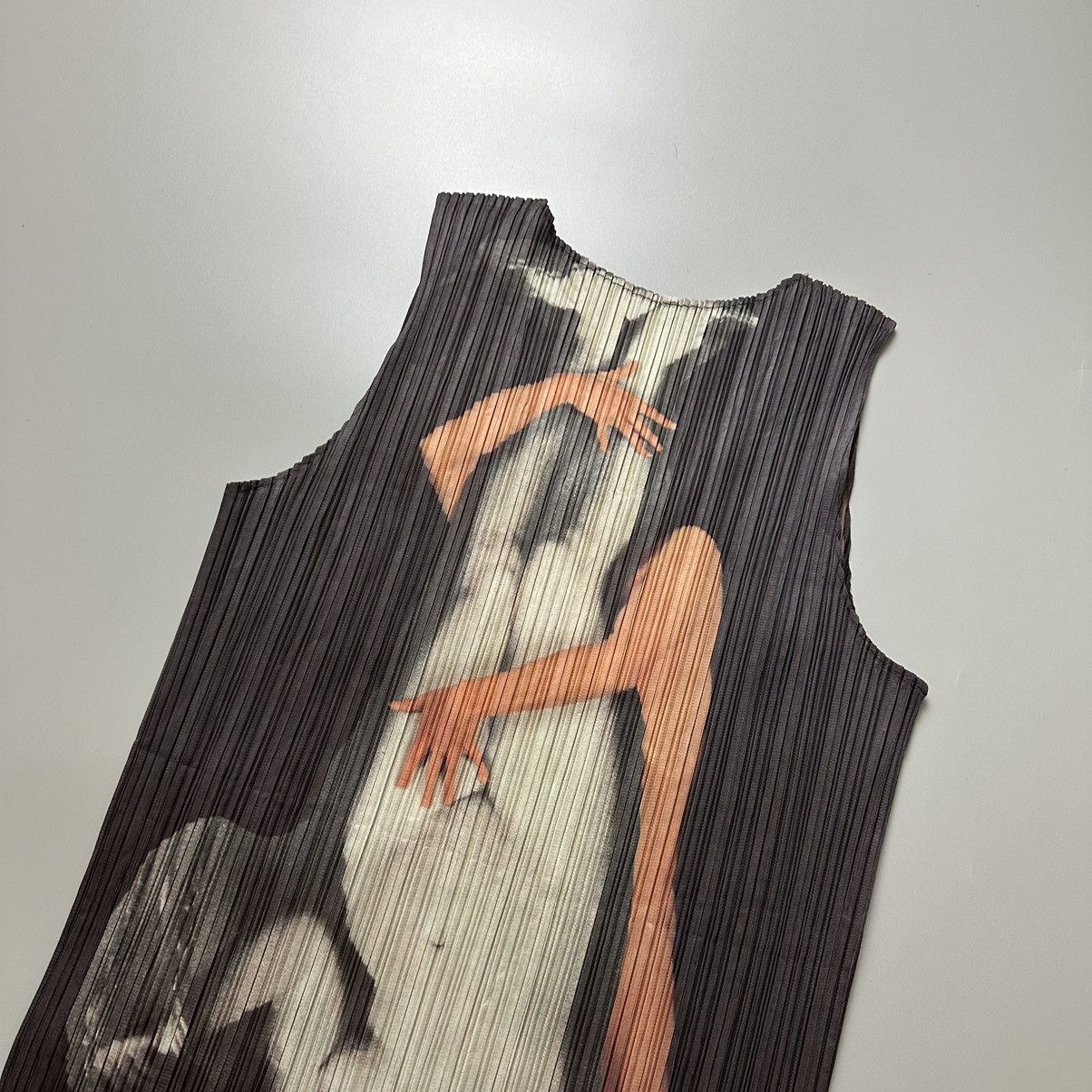 Issey Miyake 1996 Pleats Please Guest Artist No. 1 “Yasumasa Morimura” Size L / US 10 / IT 46 - 11 Thumbnail