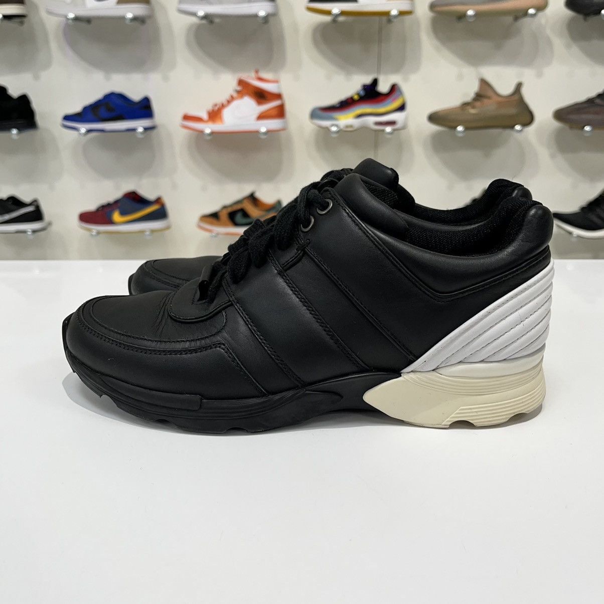 Chanel Chanel Sneakers Black/White (W) Size US 7 / IT 37 - 2 Thumbnail