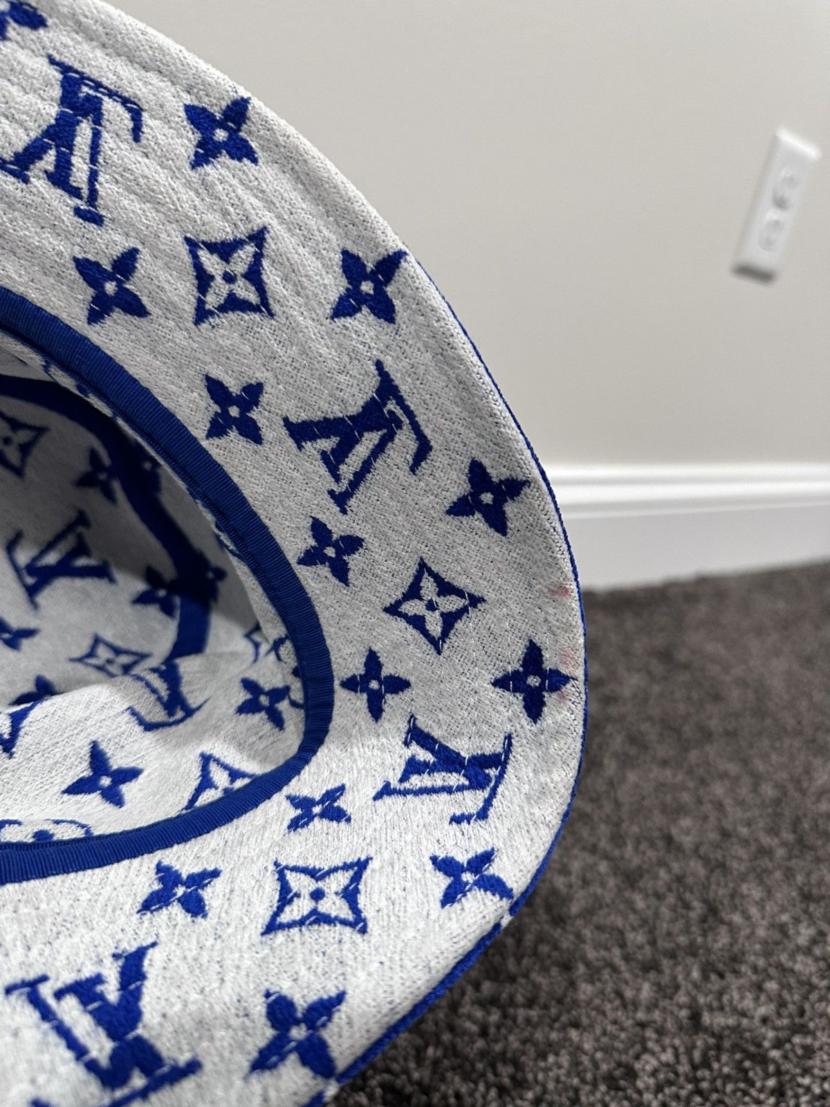 Louis Vuitton Louis Vuitton SS22 LV Monogram Blue White Velvet Bucket Hat Size ONE SIZE - 8 Thumbnail