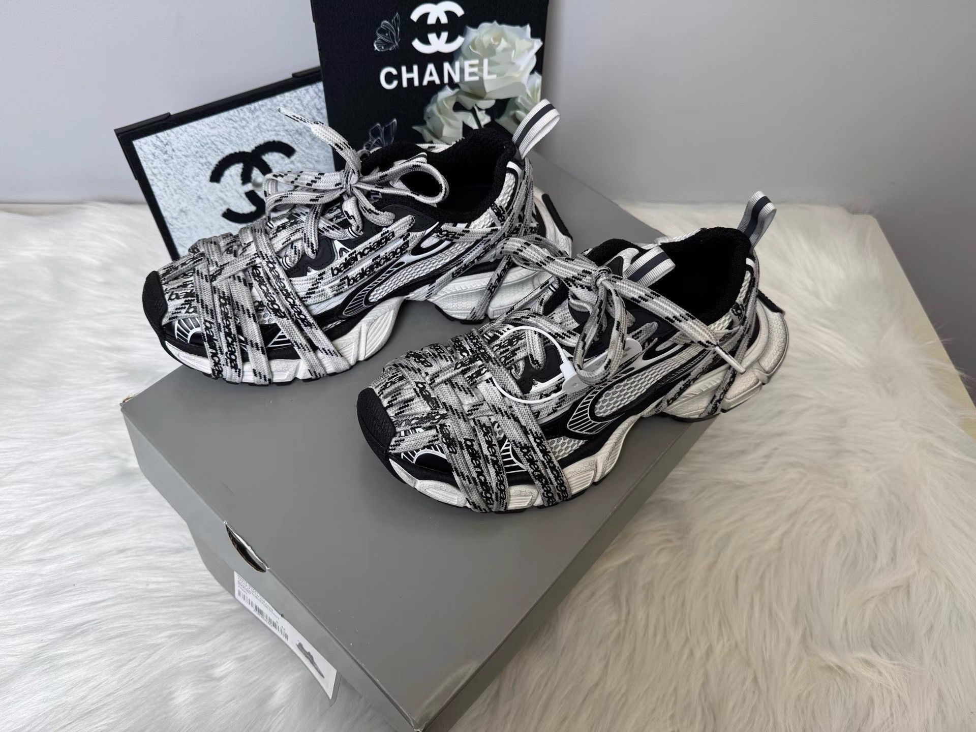 Balenciaga BALENCIAGA 3XL Black & White Printed Lace-up Shoes K36 Size US 7 / EU 40 - 8 Thumbnail