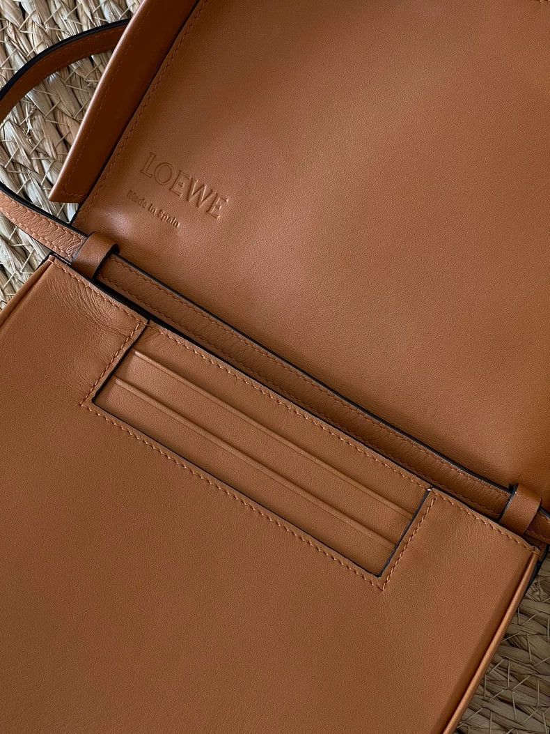 Loewe loewe Color-blocked shell cross-body bag 2503-Nextarrow Size ONE SIZE - 7 Thumbnail