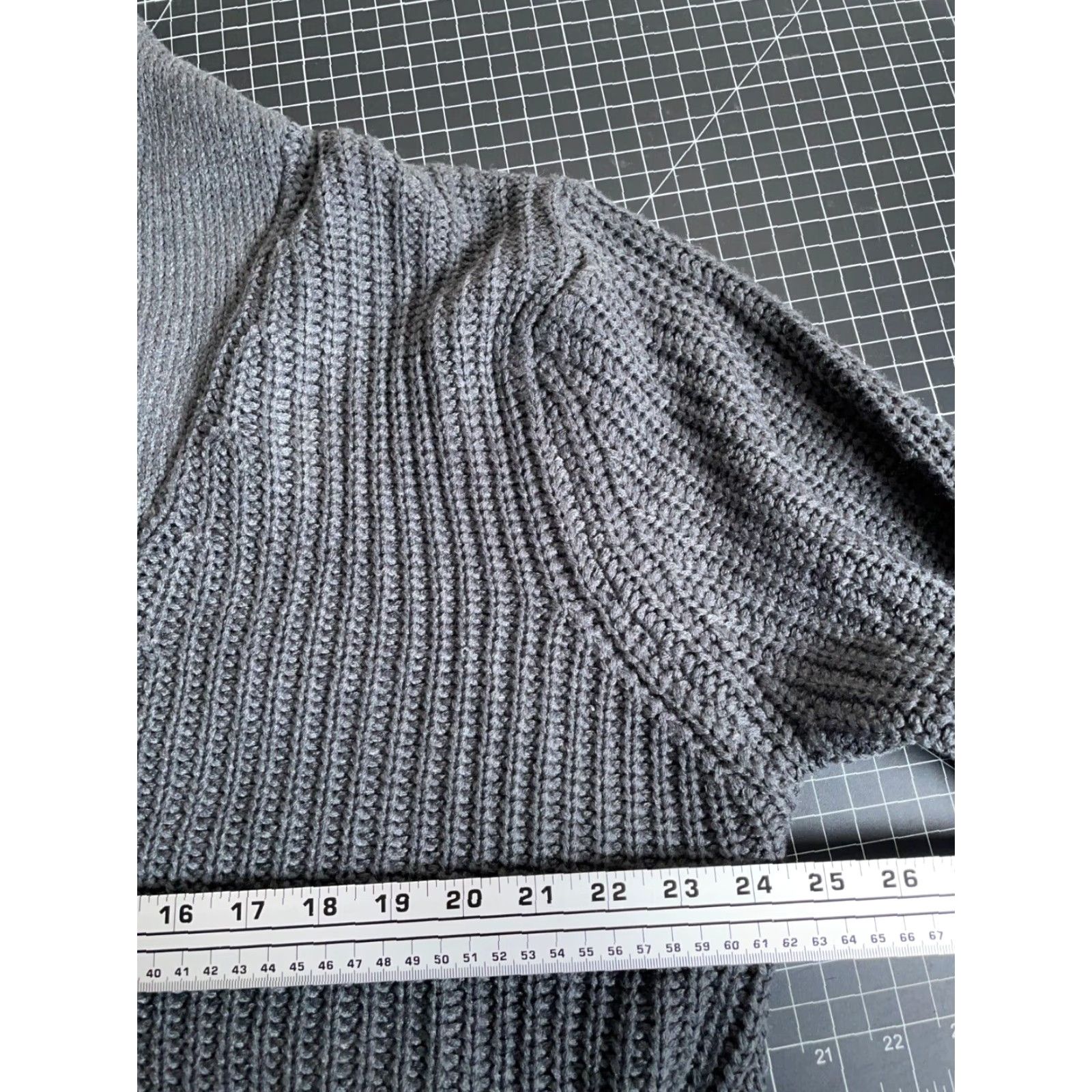 Vintage VINTAGE Gioberti Men's XL Cardigan Sweater Dark Gray Knit Heavyweight Casual Fall Spring Winter Elbow Patches 90s Size US XL / EU 56 / 4 - 5 Thumbnail