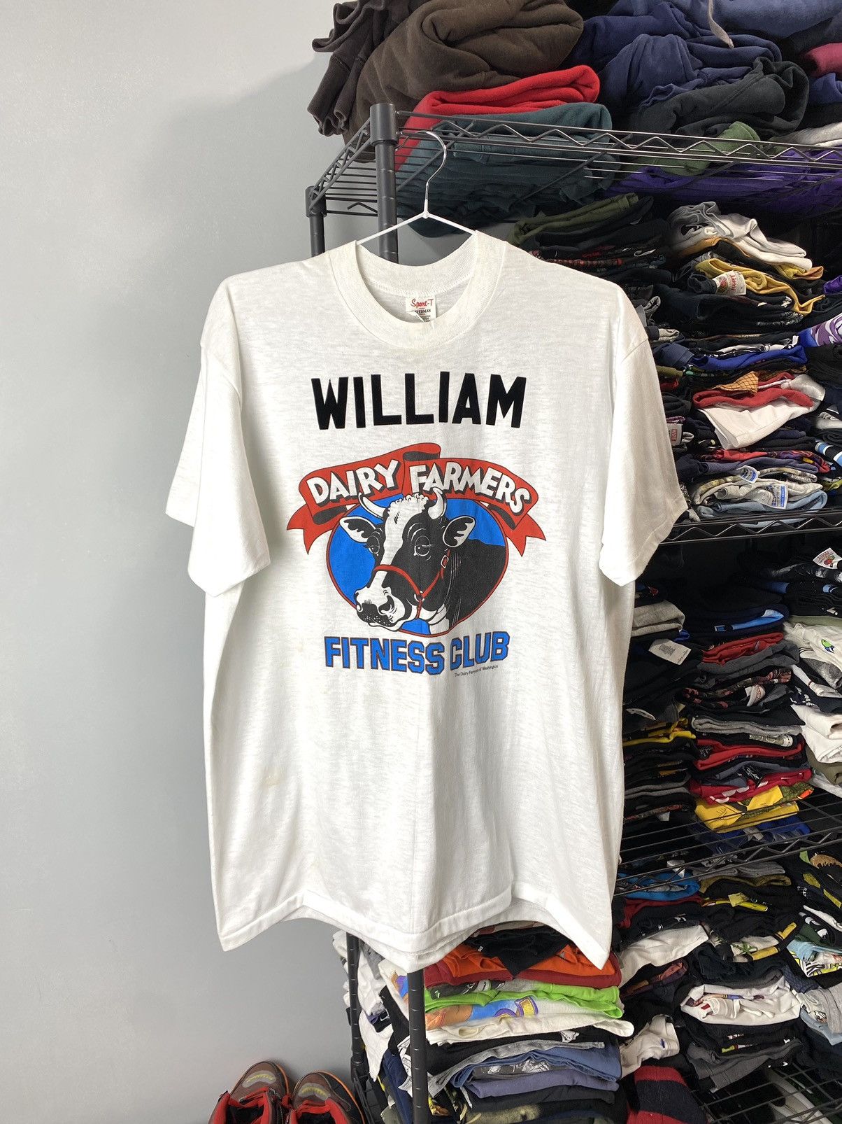 Vintage Vintage 1980’s William Dairy Farmers Fitness Club Art TShirt Size US XL / EU 56 / 4 - 1 Thumbnail