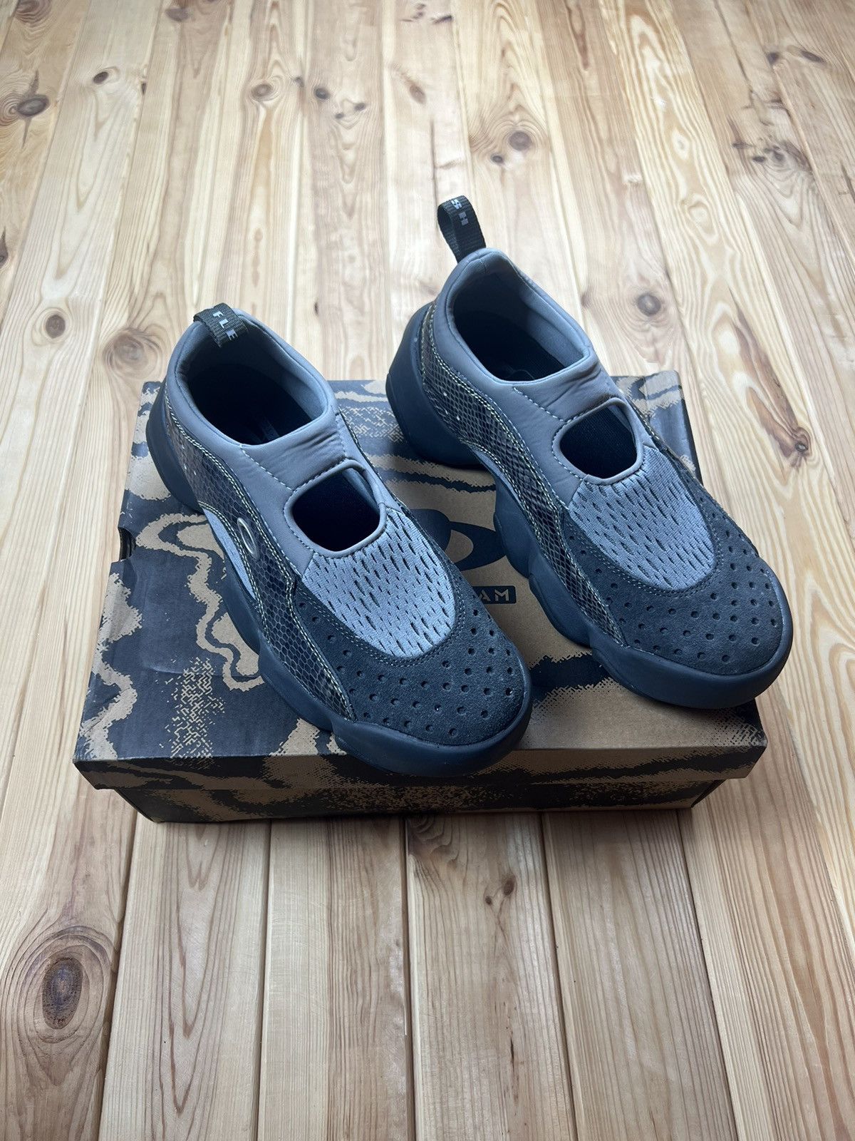 Brain Dead × Oakley New Oakley x Brain Dead Python Flash Sandal Size US 9 / EU 42 - 2 Thumbnail