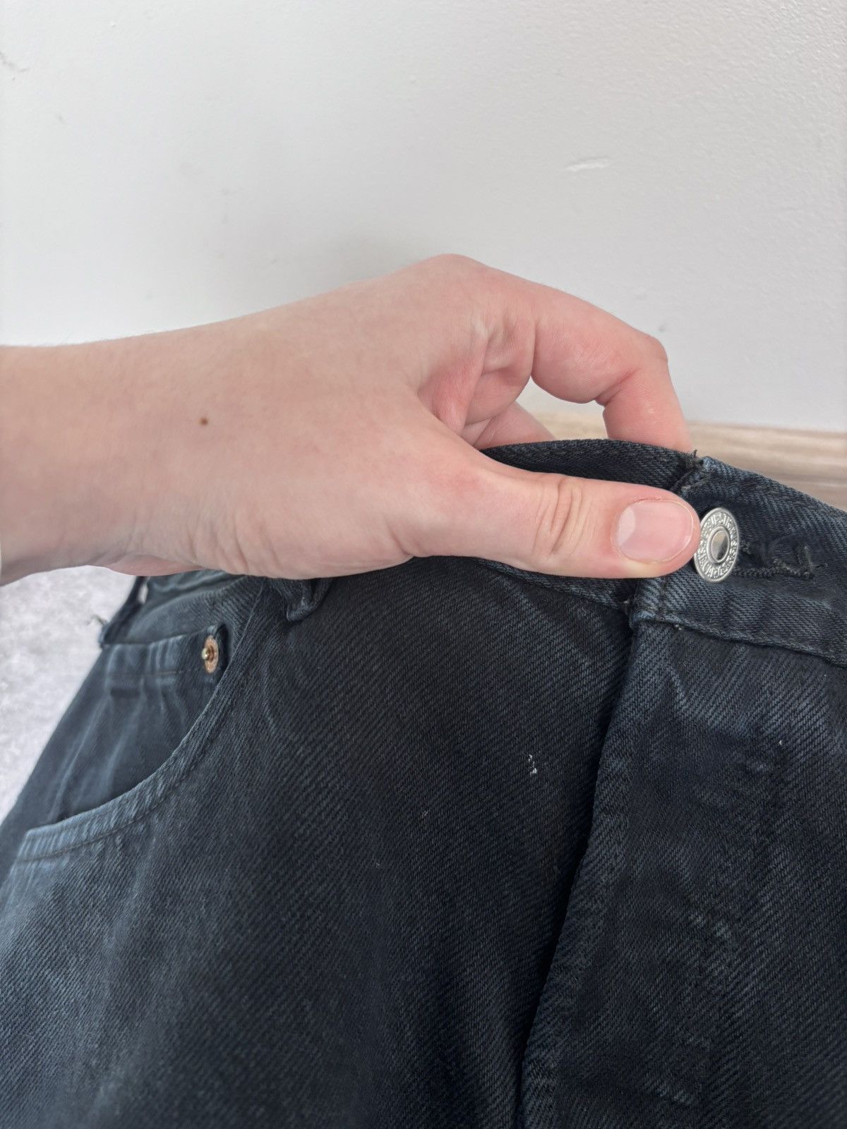 Levi's Vintage Levi’s 501 Men’s Black Denim Jeans USA Straight Size US 33 - 19 Thumbnail