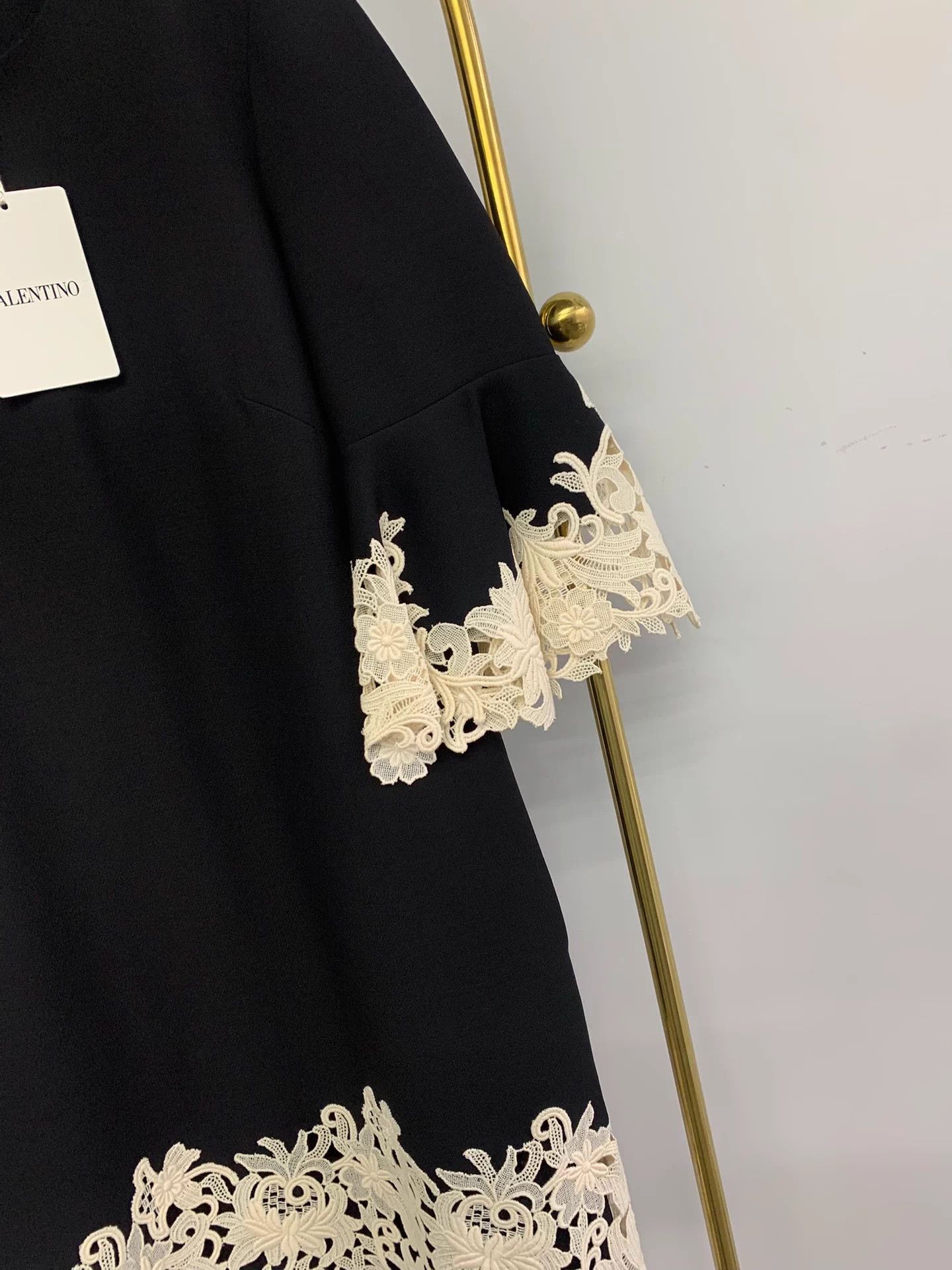 Valentino Valentino B&W floral lace dress 38 Size S / US 4 / IT 40 - 2 Thumbnail