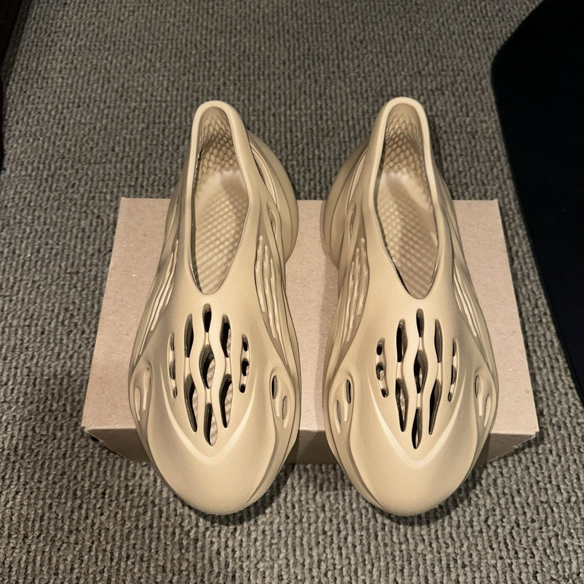 Adidas adidas Yeezy Foam Rnnr Ochre Size US 7 / EU 40 - 4 Thumbnail