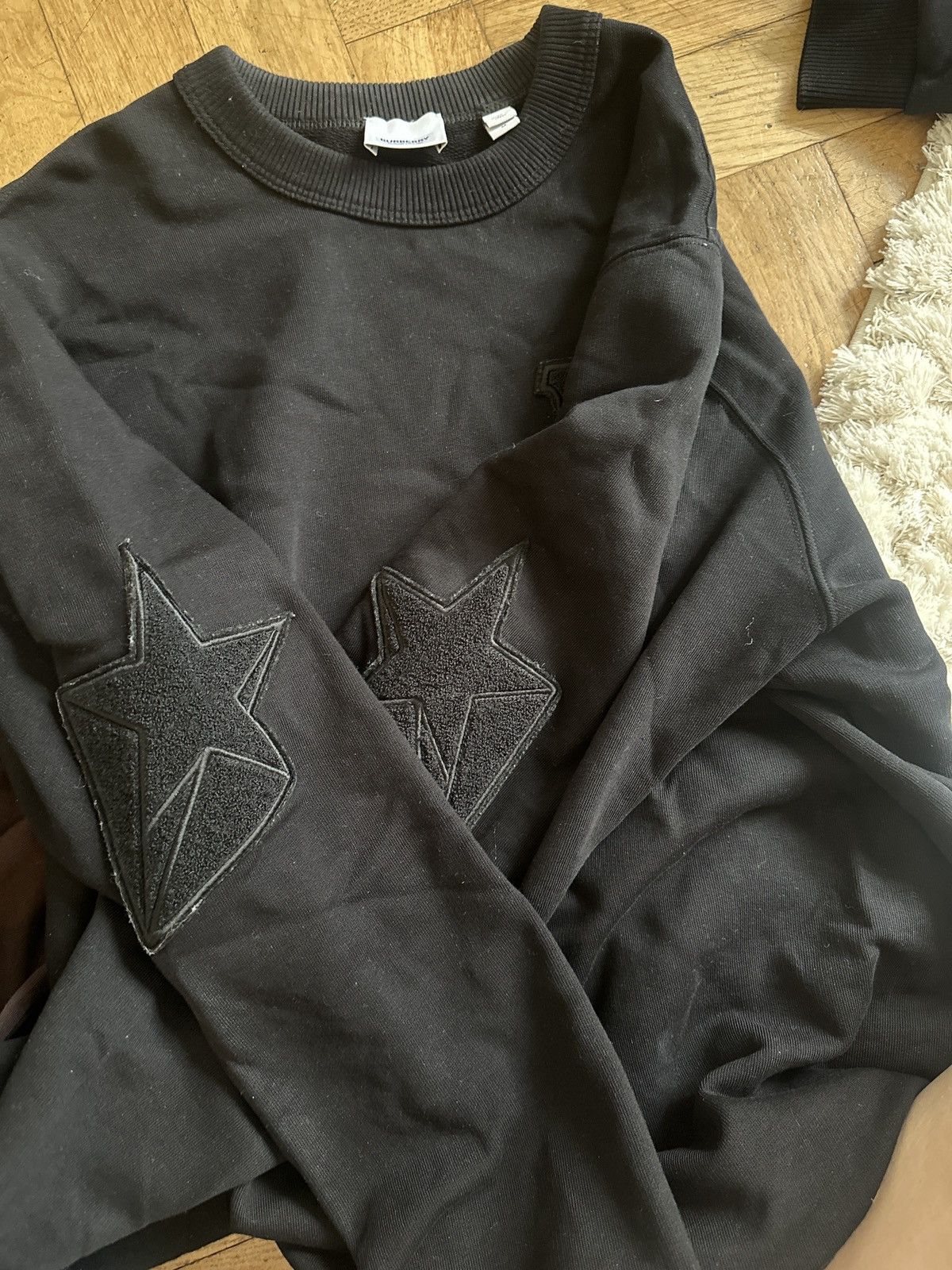 Burberry Burberry “B” Chenille & Star Patch Sweatshirt Black M Size US M / EU 48-50 / 2 - 11 Thumbnail