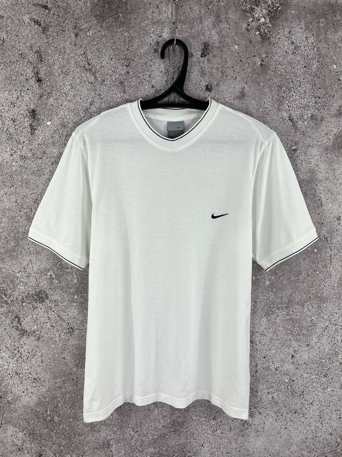 Nike × Vintage Vtg 2000’s Nike T-Shirt Small Embroidery Swoosh White Sz M Size US M / EU 48-50 / 2 - 1 Thumbnail