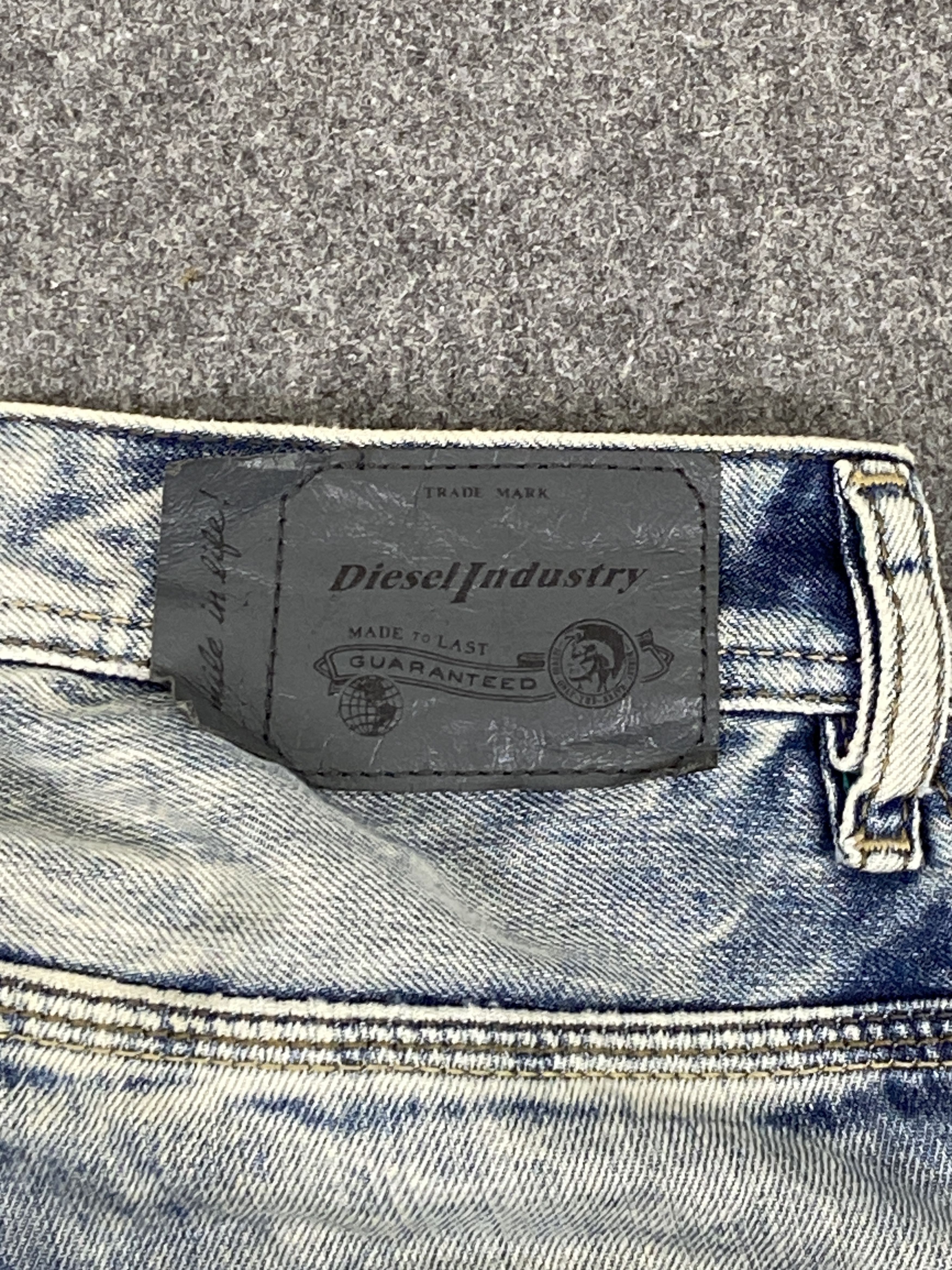 Diesel × Vintage Vintage Diesel Distressed Light Washed Slim Fit Jeans Size US 28 / EU 44 - 5 Thumbnail