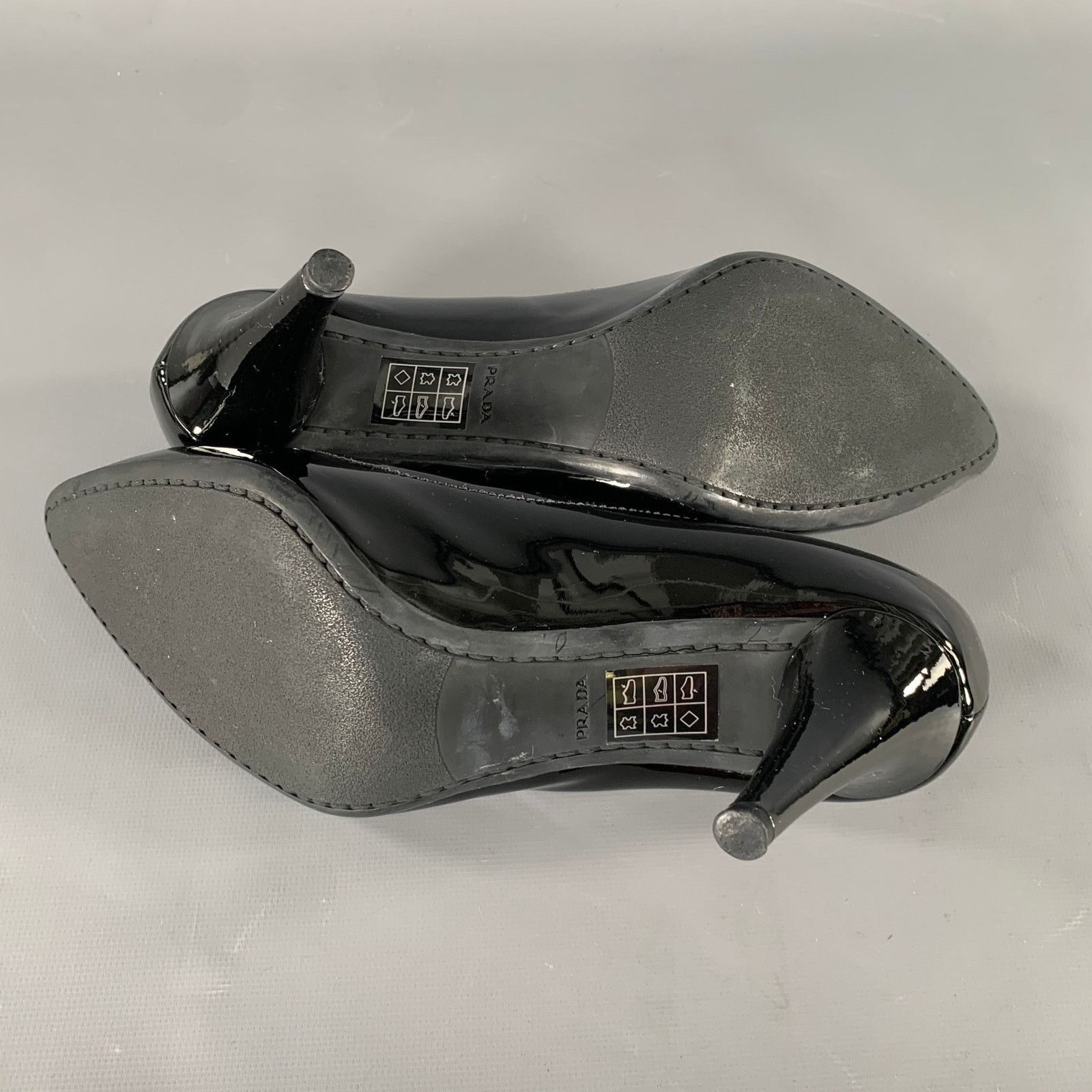 Prada PRADA Size 8 Black Patent Leather Shiny Patent Pumps Size US 8 / IT 38 - 6 Thumbnail