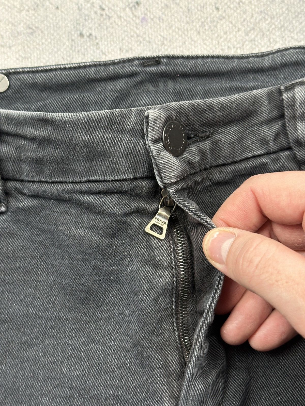 Prada Prada Vintage Grey Denim Pencil Skirt Lux Leather Logo Patch Size 30" / US 8 / IT 44 - 17 Thumbnail