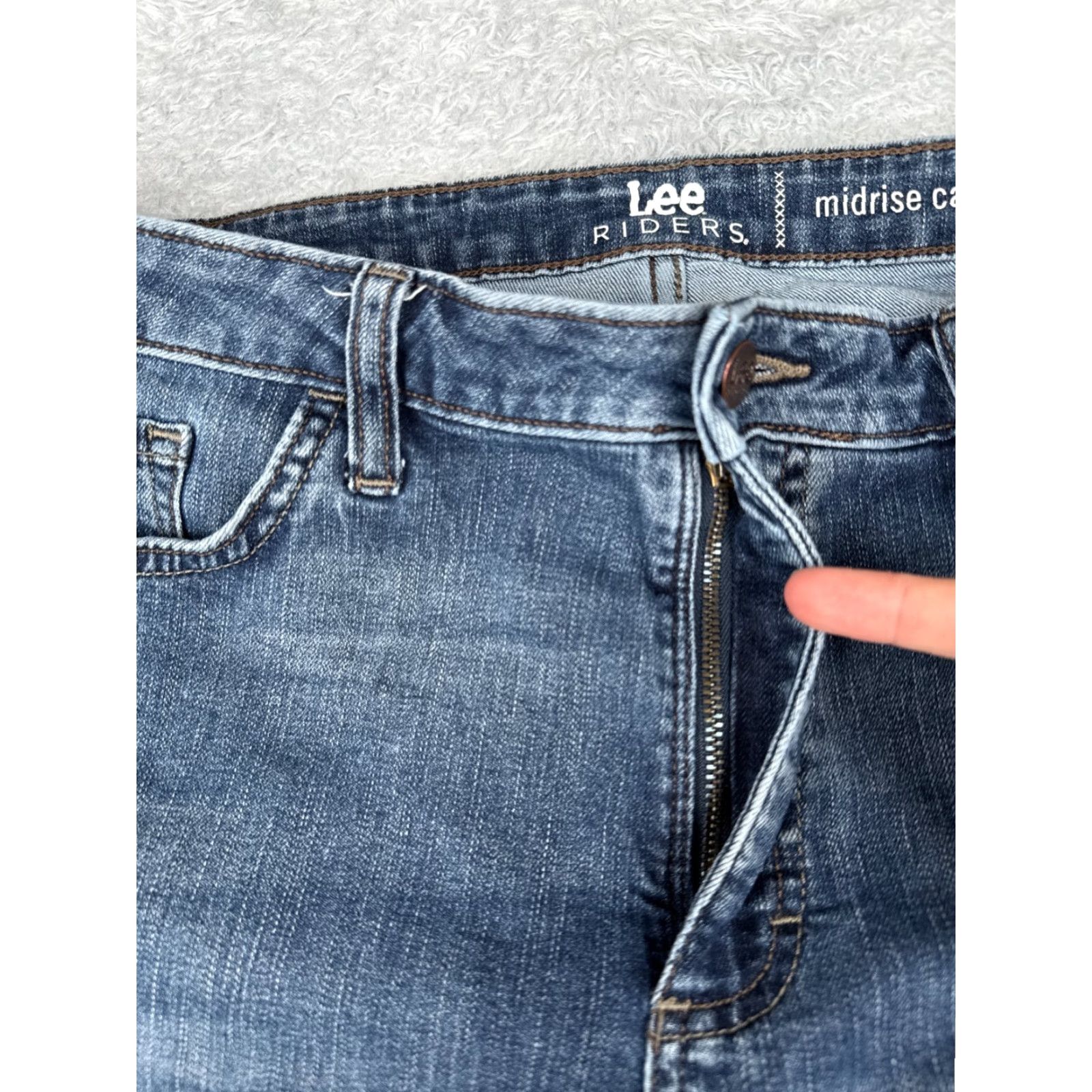 Lee Lee Jeans Women Capri 16 Blue Denim Medium Wash Cotton Blend Zip Fly 36x22 Size 38" / US 16 / IT 52 - 5 Thumbnail