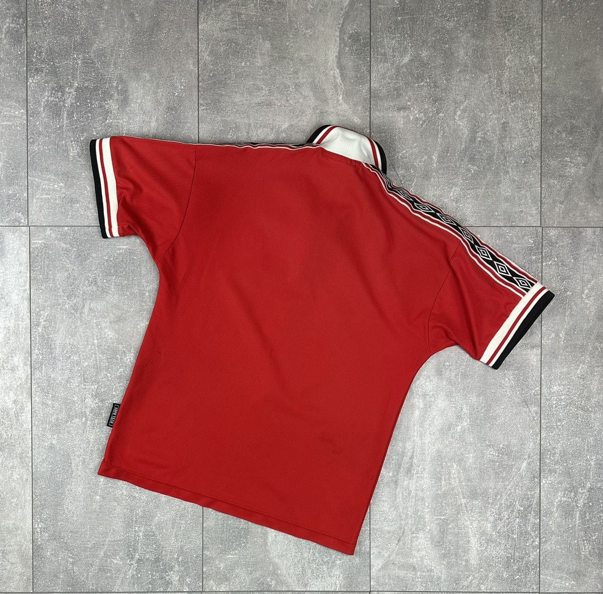 Umbro Umbro Manchester United 1998/99 Home Soccer Retro Jersey Size US XS / EU 42 / 0 - 14 Thumbnail