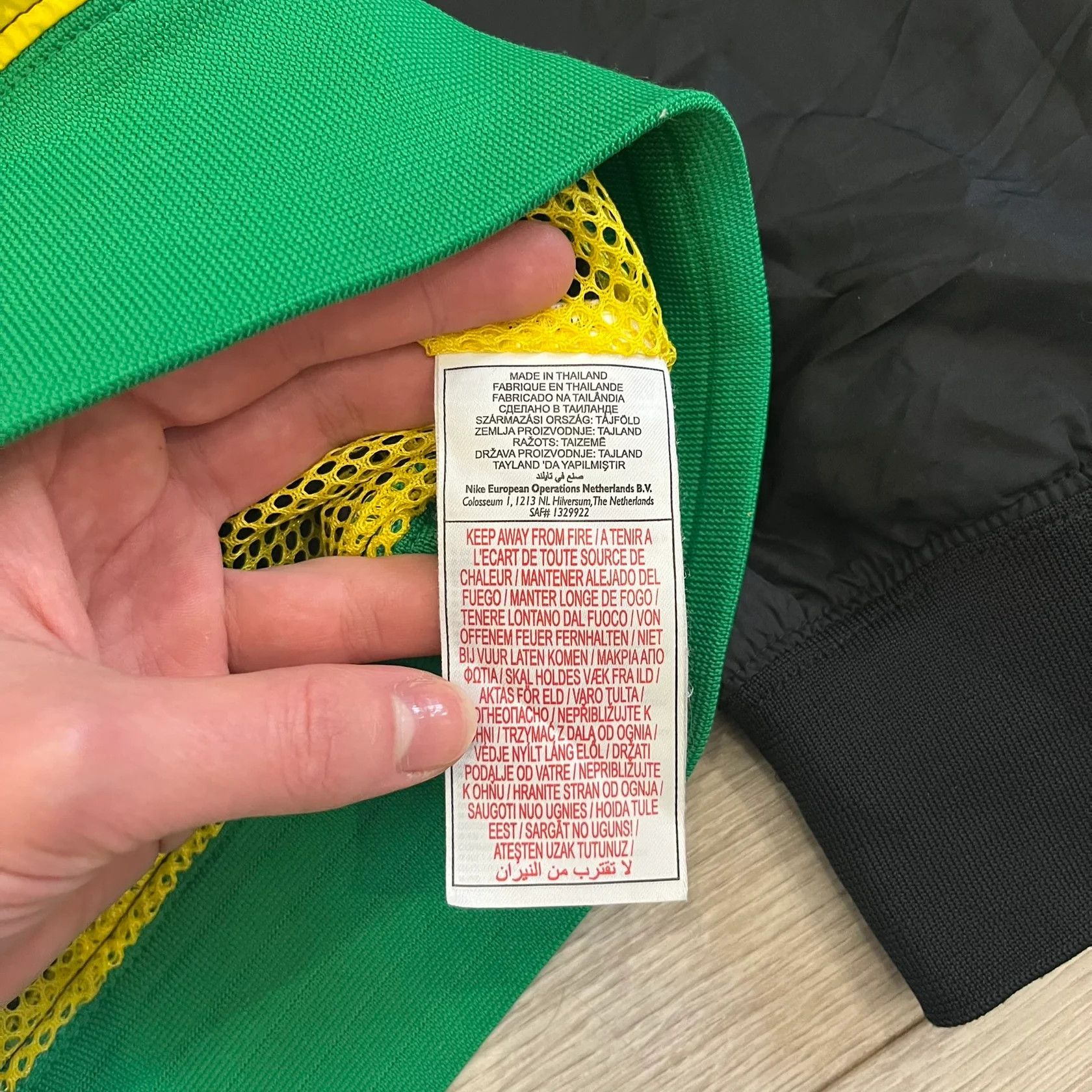 Nike Nike Jamaica Olympics 2008 Split Windbreaker (Large) Size US L / EU 52-54 / 3 - 7 Thumbnail