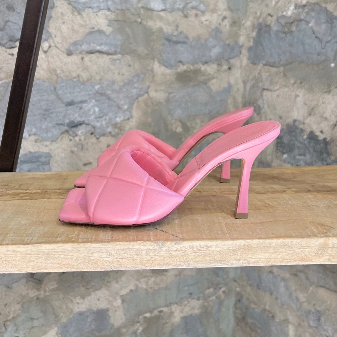 Bottega Veneta Bottega Veneta Blossom Pink Leather The Rubber Lido Sandals Size US 7.5 / IT 37.5 - 5 Thumbnail