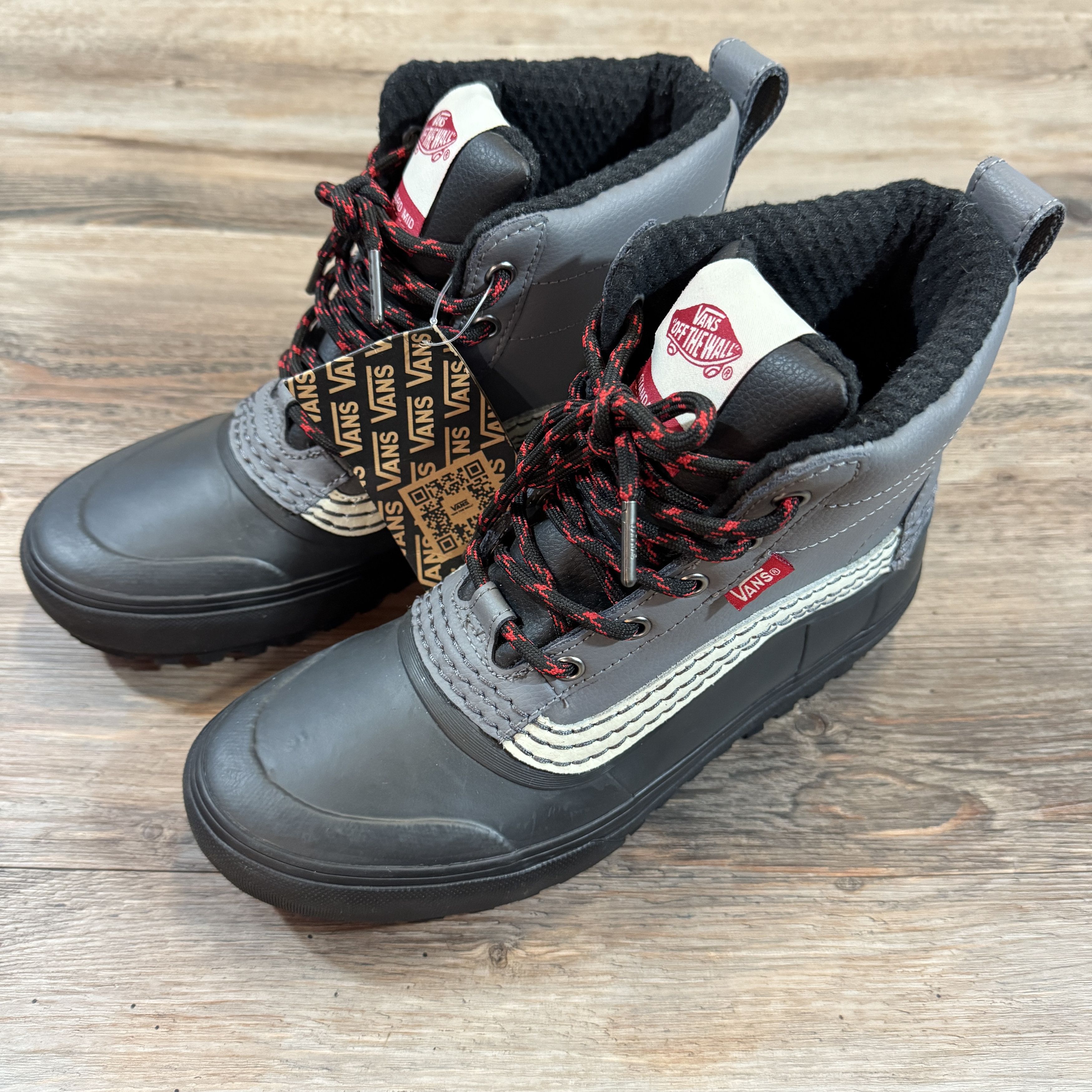 Vans Deadstock NWT VANS Standard Mid Snow MTE Old Skool Skate Size US 7 / EU 40 - 1 Thumbnail