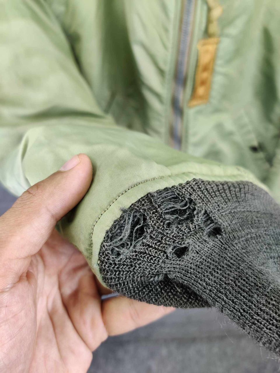Buzz Rickson's Thrashed Vintage Buzz Rickson Distressed MA-1 Flight Jacket Size US L / EU 52-54 / 3 - 16 Thumbnail