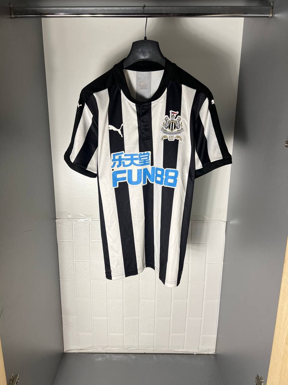 Puma VINTAGE PUMA FC NEW CASTLE UNITED ENGLAND SOCCER JERSEY Y2K Size US L / EU 52-54 / 3 - 1 Thumbnail