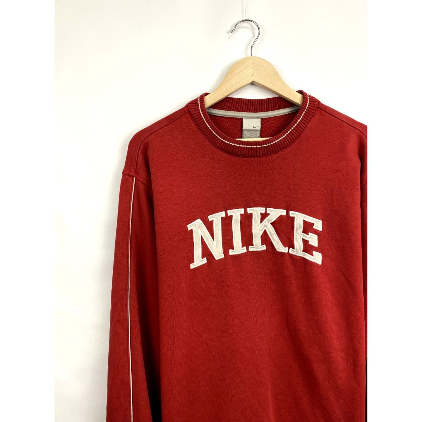Nike VINTAGE Nike Sweatshirt 90s red L Men Pullover Comfort Fit 62cm Chest 68cm Length 53cm Shoulders 63cm Girls Mens Boys Womens Size US L / EU 52-54 / 3 - 3 Thumbnail