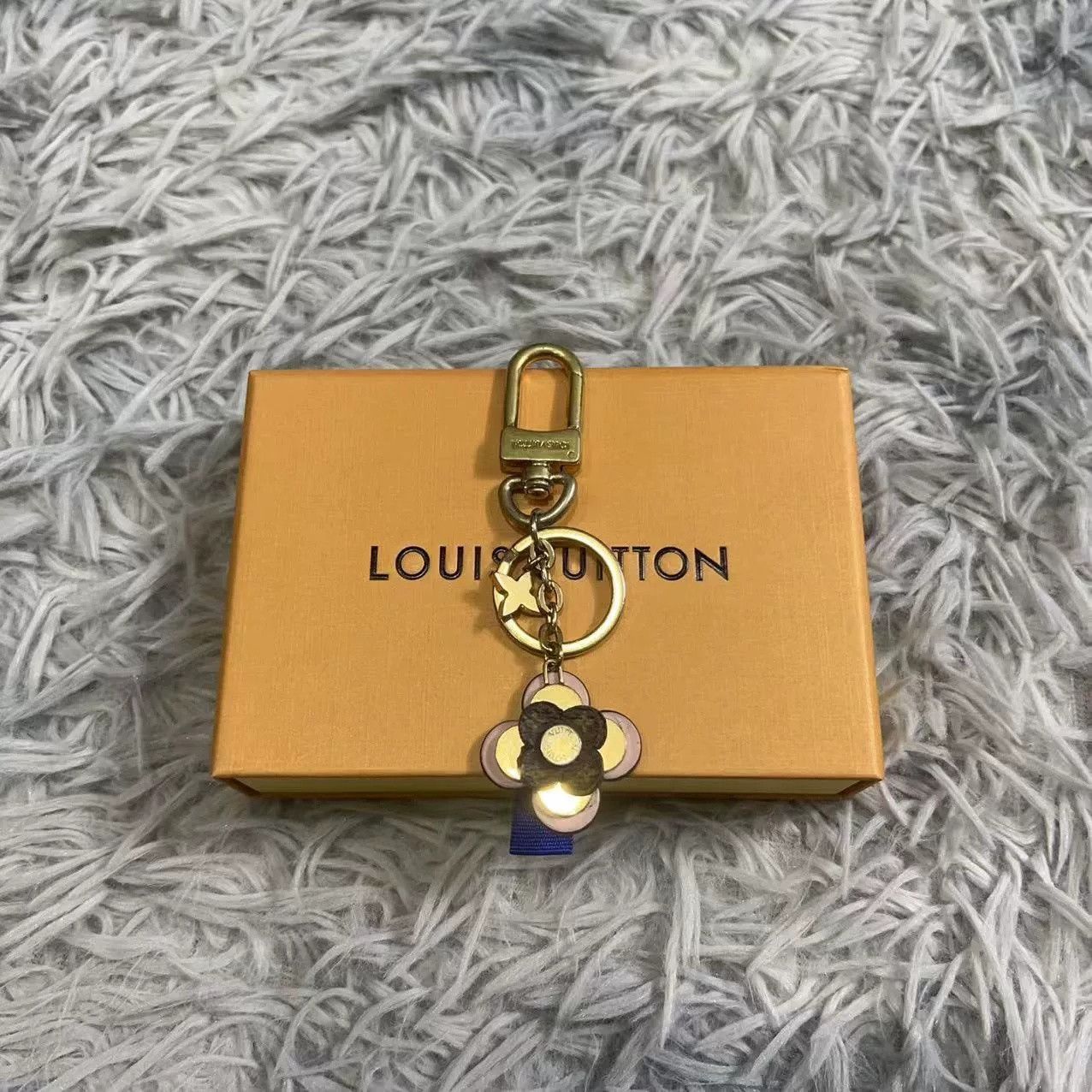 Louis Vuitton Louis Vuitton Monogram Keychain Size ONE SIZE - 1 Thumbnail