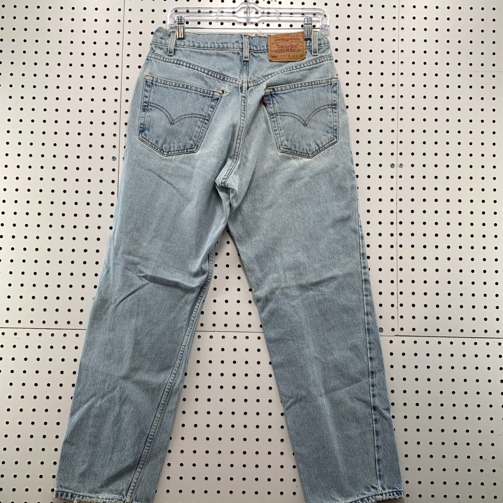 Levi's VINTAGE Levi's 550 Jeans Mens Relaxed 30x29.5 Light Wash Blue 90s Denim Size US 30 / EU 46 - 6 Thumbnail