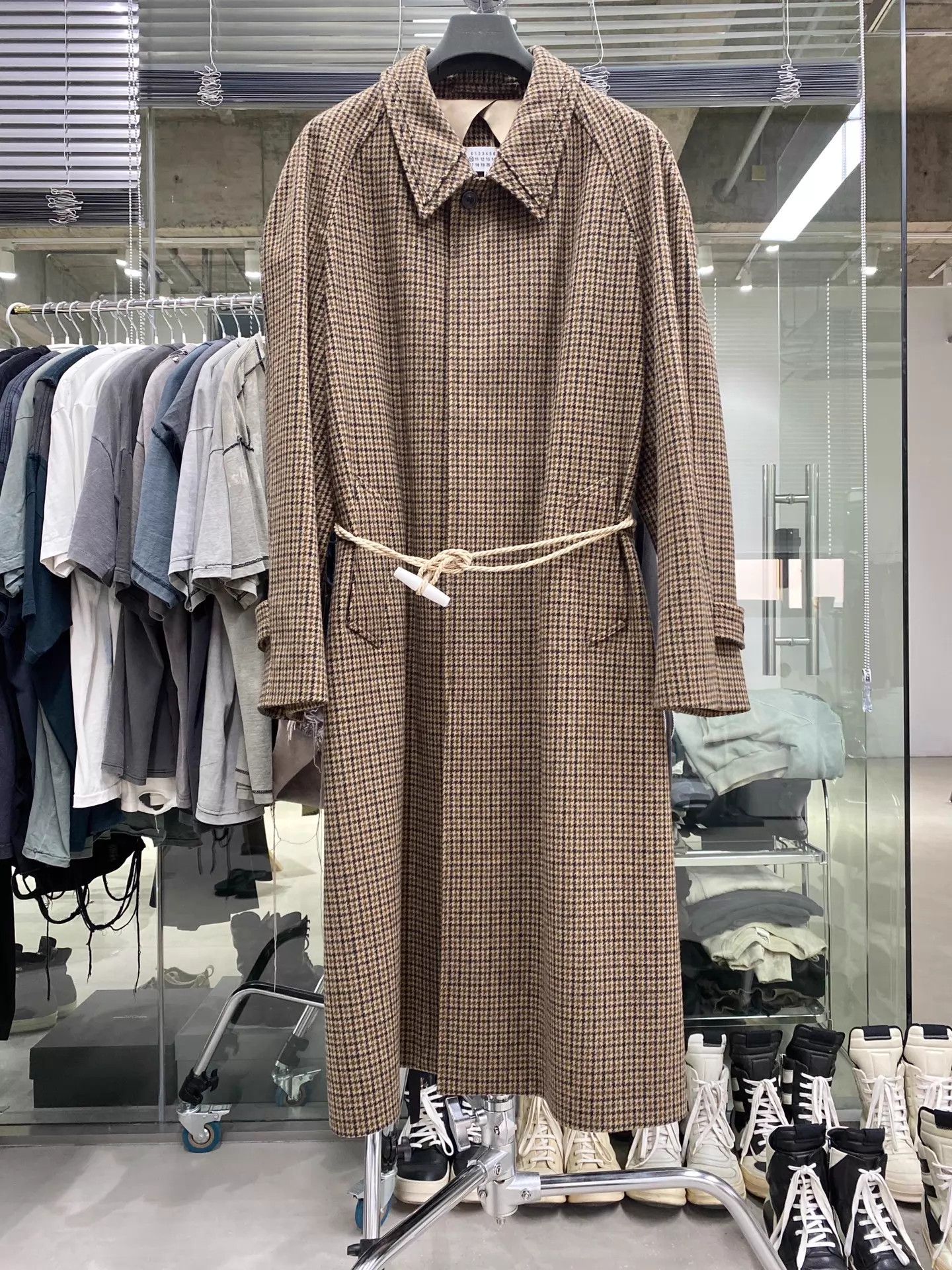 Maison Margiela Maison Margiela Houndstooth Lapel 100% Wool Coat Size 50 Size US M / EU 48-50 / 2 - 2 Thumbnail