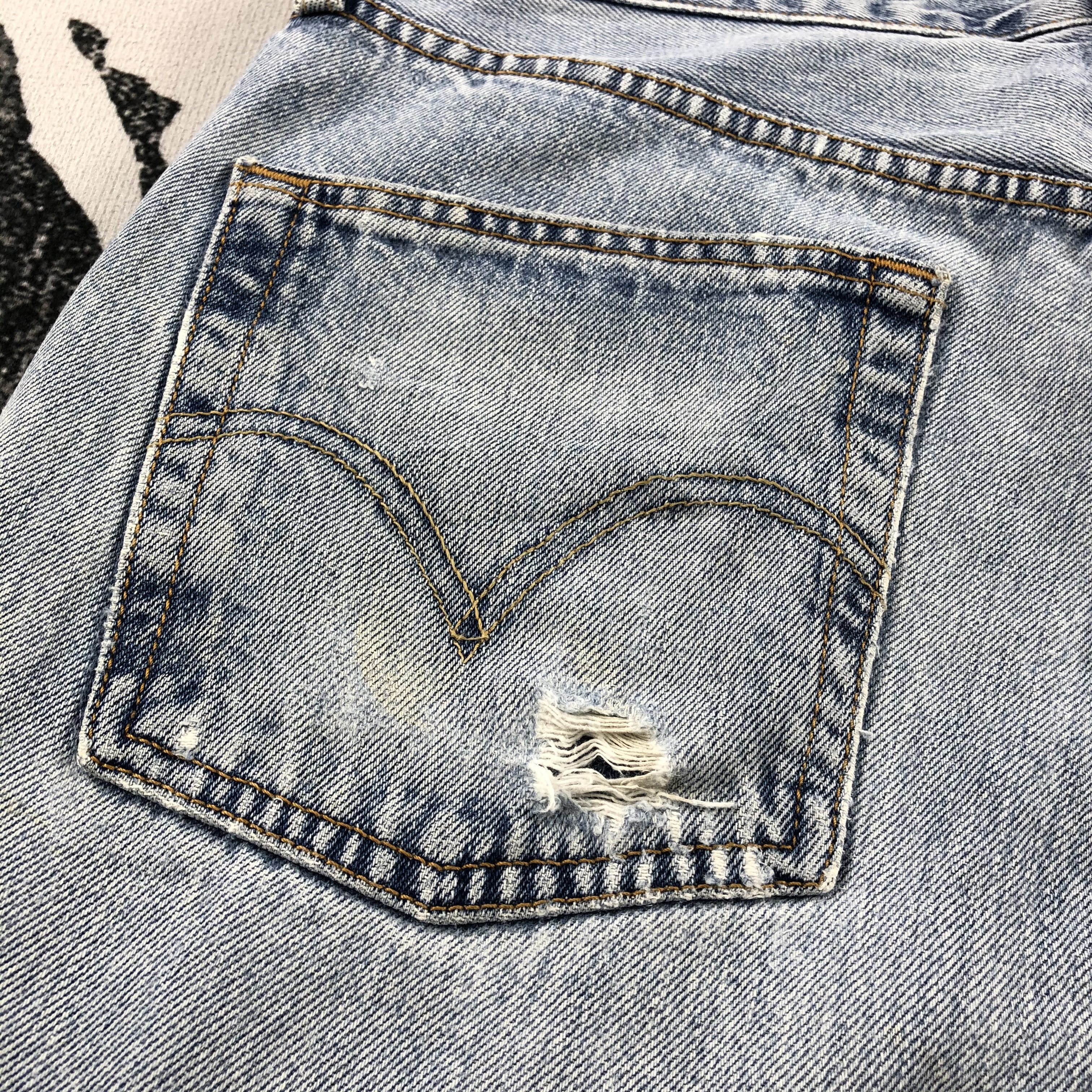 Levi's Vintage Levi's 501 Jeans Distress Medium Wash Denim KJ863 Size US 33 - 8 Thumbnail