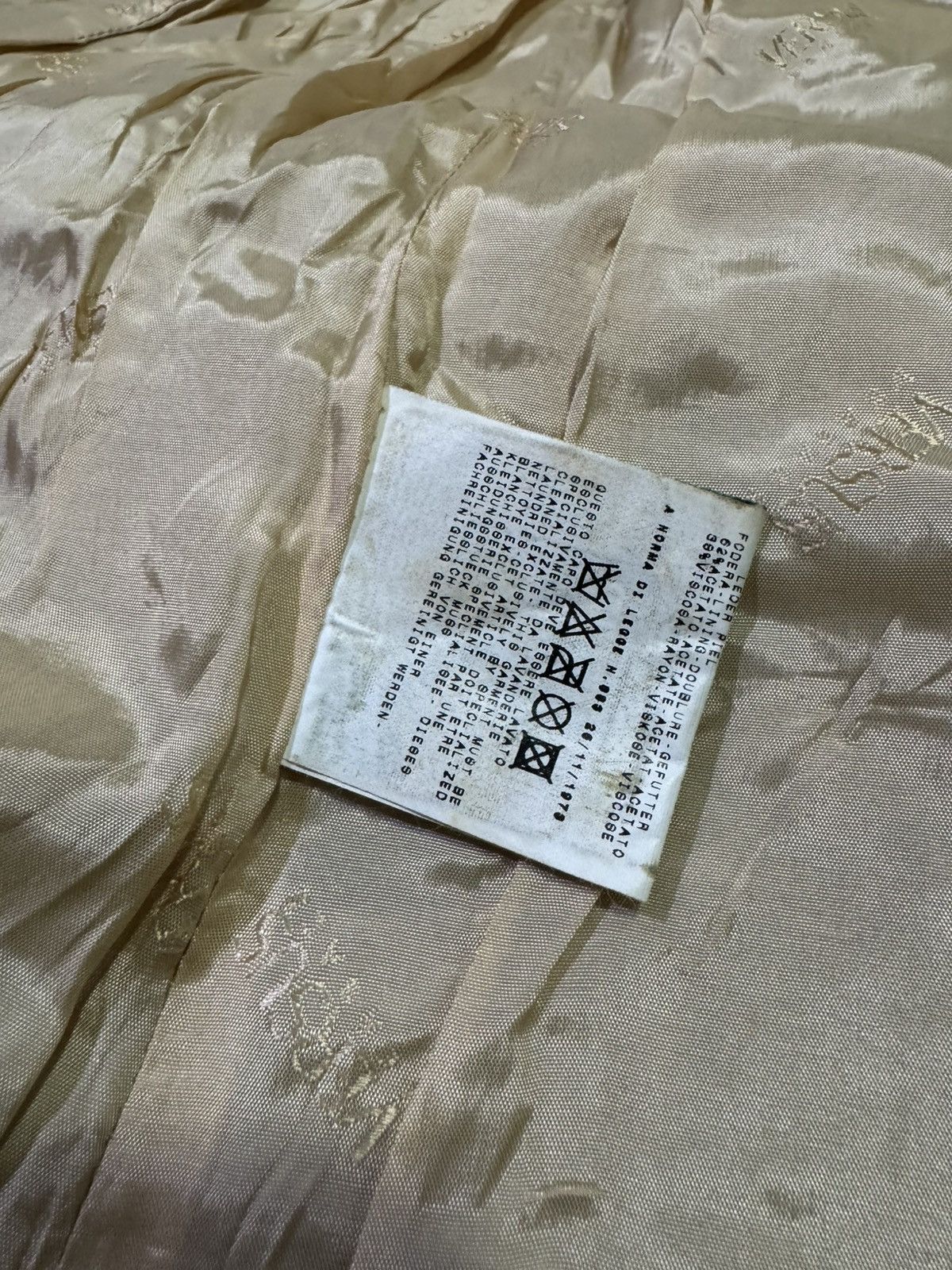 Versace VERY RARE VINTAGE JACKET LEATHER COAT VERSACE VERSUS Size M / US 6-8 / IT 42-44 - 7 Thumbnail