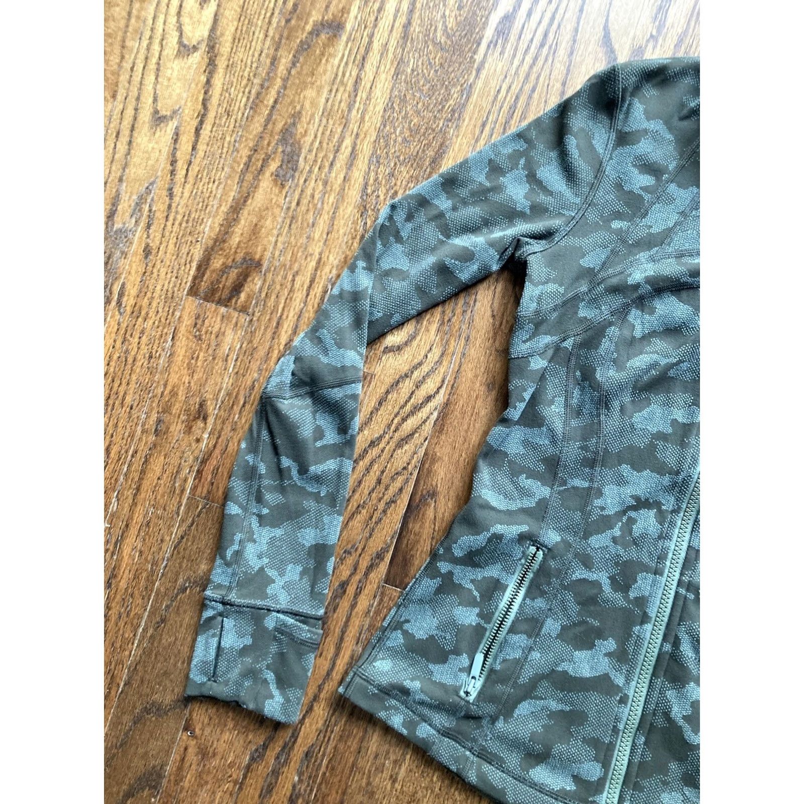 Lululemon Lululemon Define Jacket Womens Size 4 Camouflage Olive Green Full Zip Heritage Nylon Green Womens Size S / US 4 / IT 40 - 2 Thumbnail