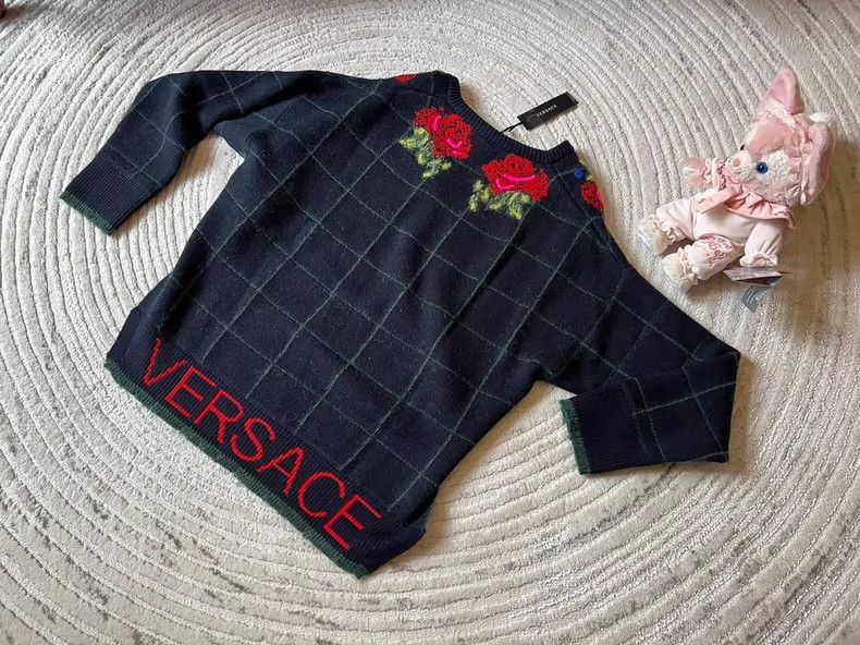 Versace Versace V-Neck Rose Logo Wool Sweater - dmc Size US M / EU 48-50 / 2 - 1 Thumbnail