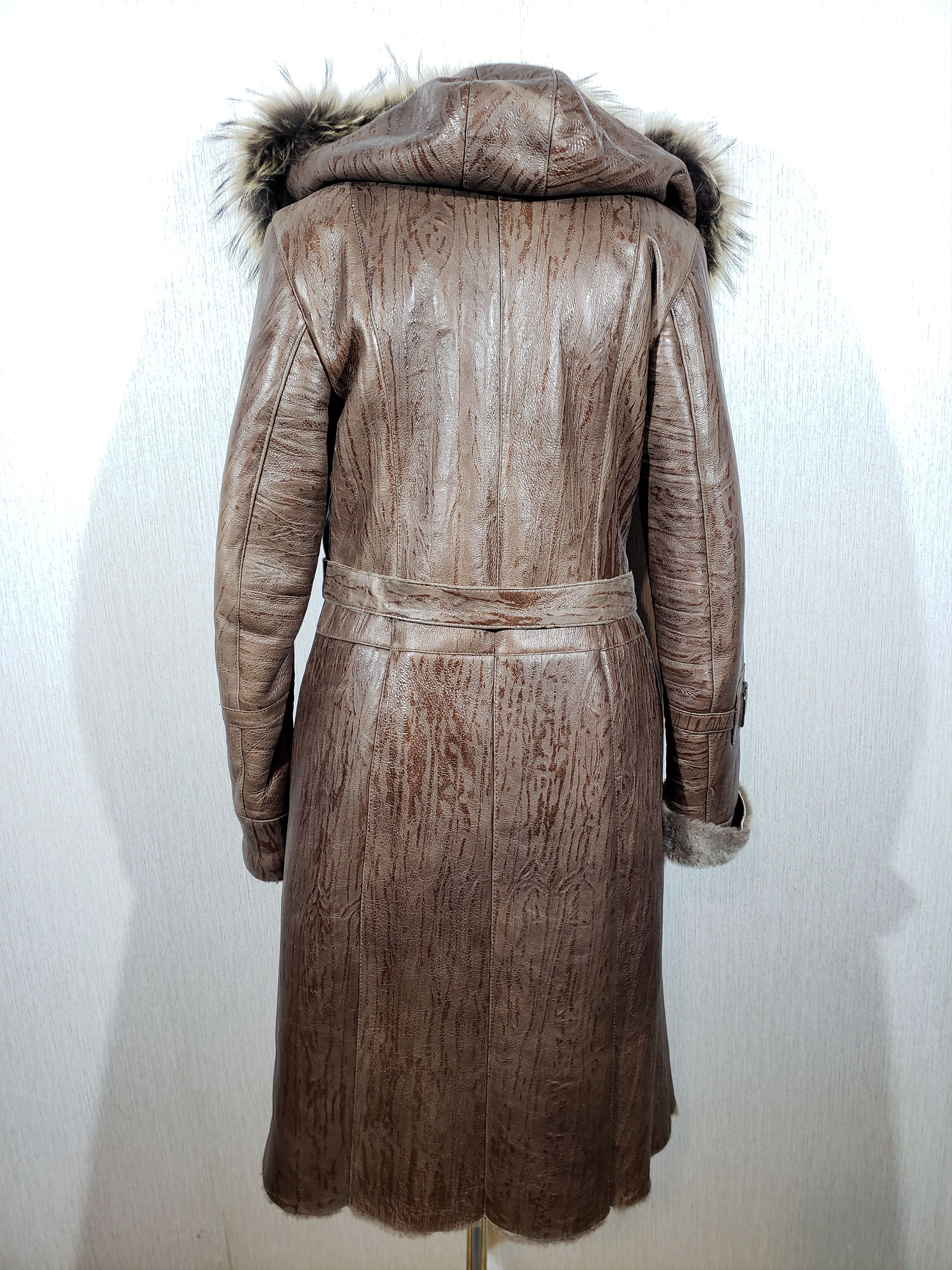 Other Stylish brown sheepskin coat with a warm hood. Size M / US 6-8 / IT 42-44 - 4 Thumbnail